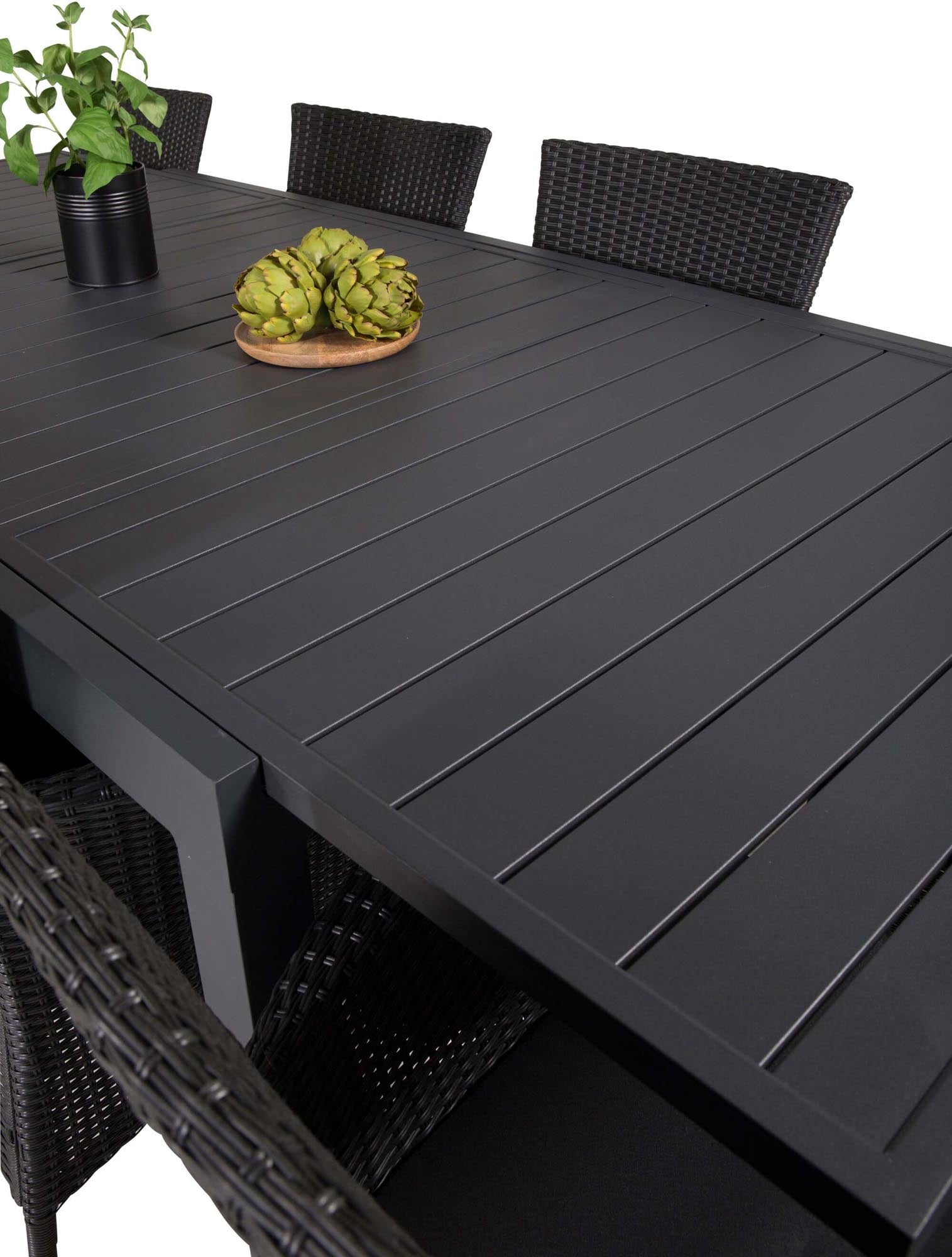 Marbella Outdoor-Tischset: Ausziehbarer Tisch für 8 Personen, ideal für gesellige Abende im Freien. Hochwertig, wetterfest und stilvoll.