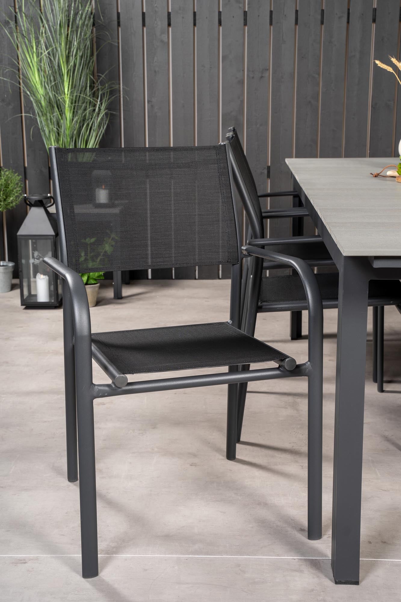 Levels Outdoor-Tischset + Santorini 224cm/6St. in Schwarz präsentiert im Onlineshop von KAQTU Design AG. Gartentischset ist von Venture Home