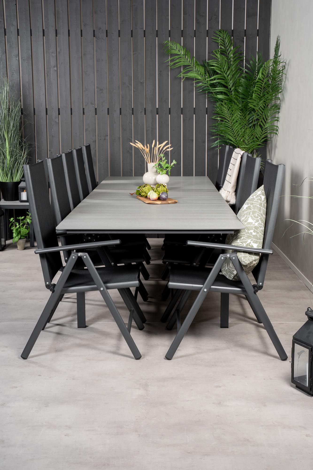 Elegantes Outdoor-Tischset für stilvolle Gartenpartys, 8 Personen.