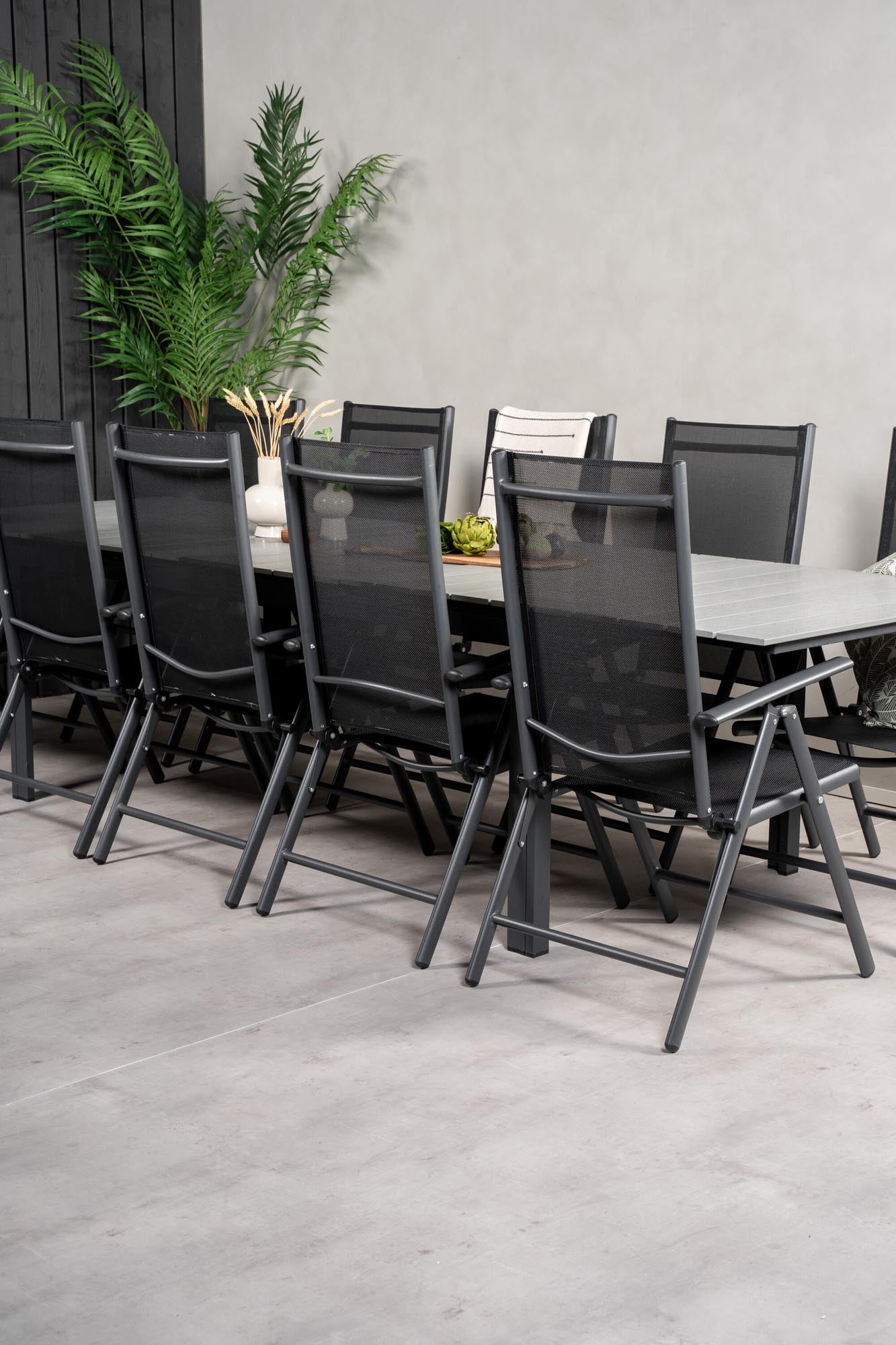 Levels Outdoor-Tischset + Break 224cm/8St. in Schwarz präsentiert im Onlineshop von KAQTU Design AG. Gartentischset ist von Venture Home