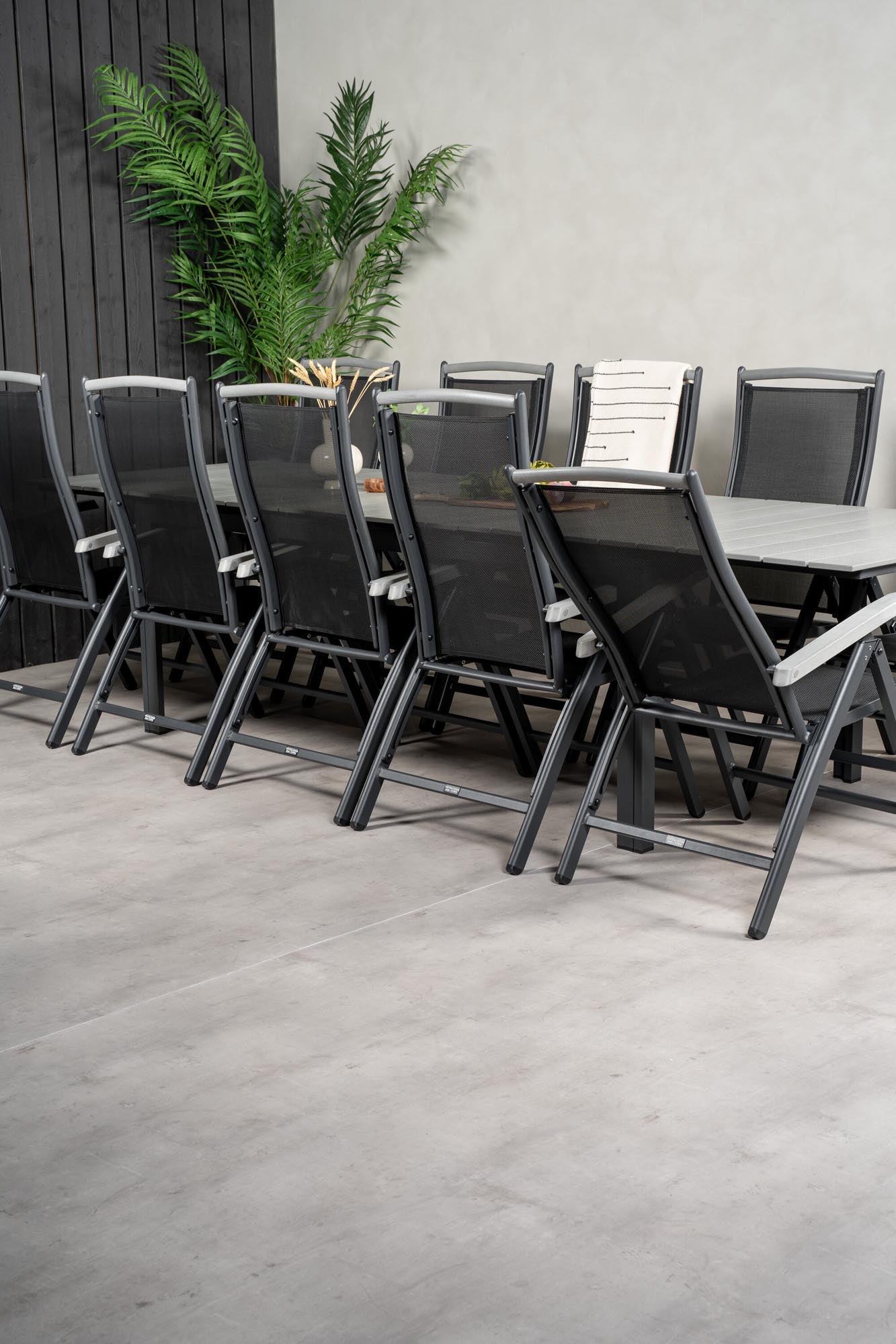 Levels Outdoor-Tischset + Albany 224cm/8St. in Schwarz präsentiert im Onlineshop von KAQTU Design AG. Gartentischset ist von Venture Home