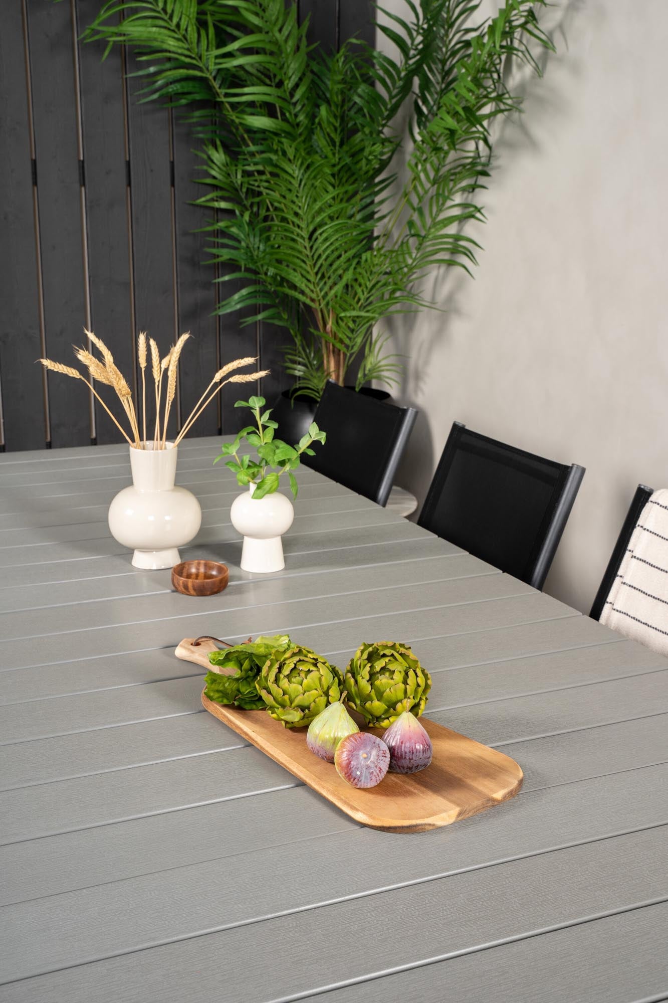 Levels Outdoor-Tischset + Santorini 224cm/8St. in Schwarz präsentiert im Onlineshop von KAQTU Design AG. Gartentischset ist von Venture Home