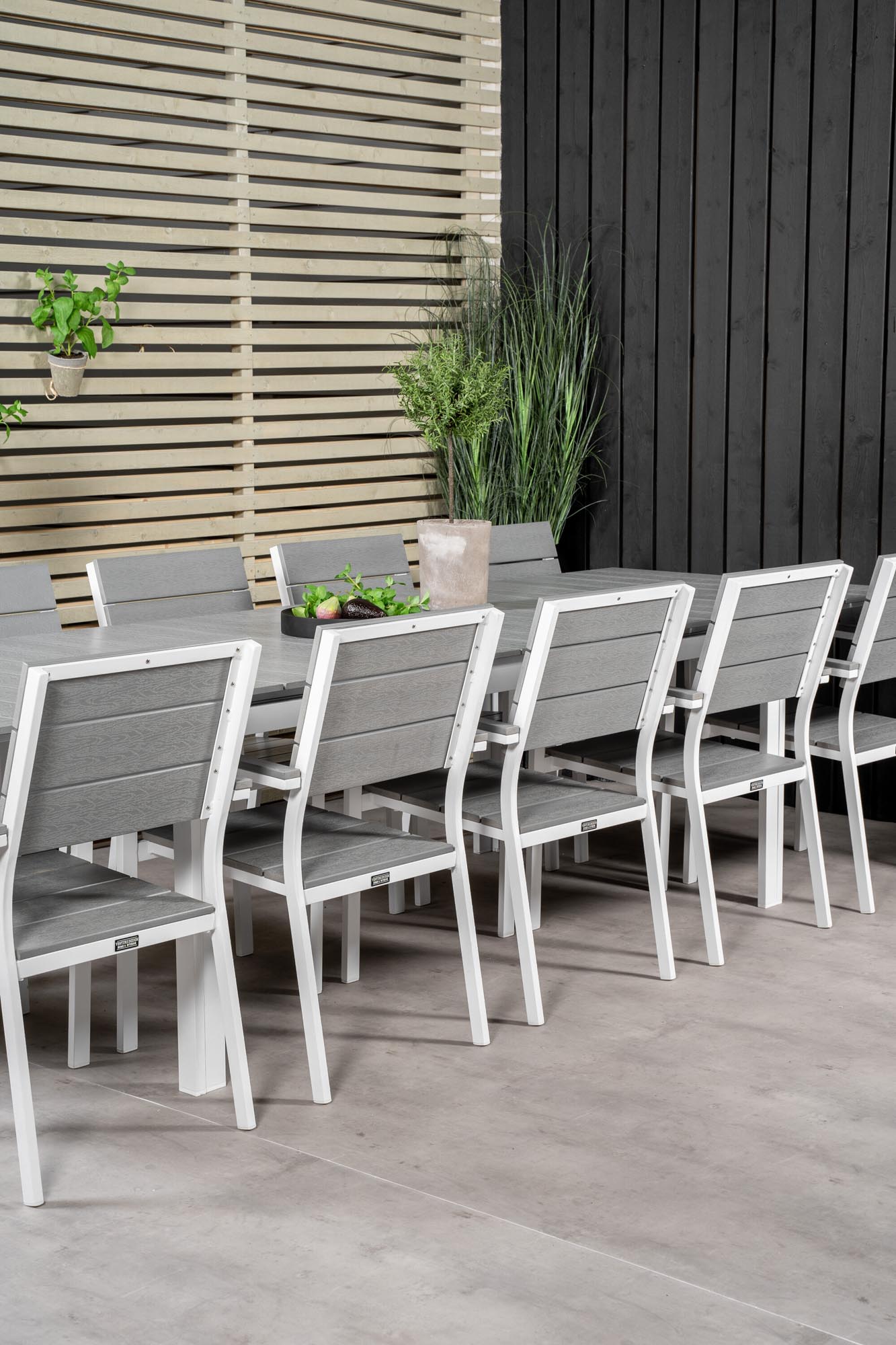 Levels Outdoor-Tischset 229cm/8St. in Grau weiss präsentiert im Onlineshop von KAQTU Design AG. Gartentischset ist von Venture Home