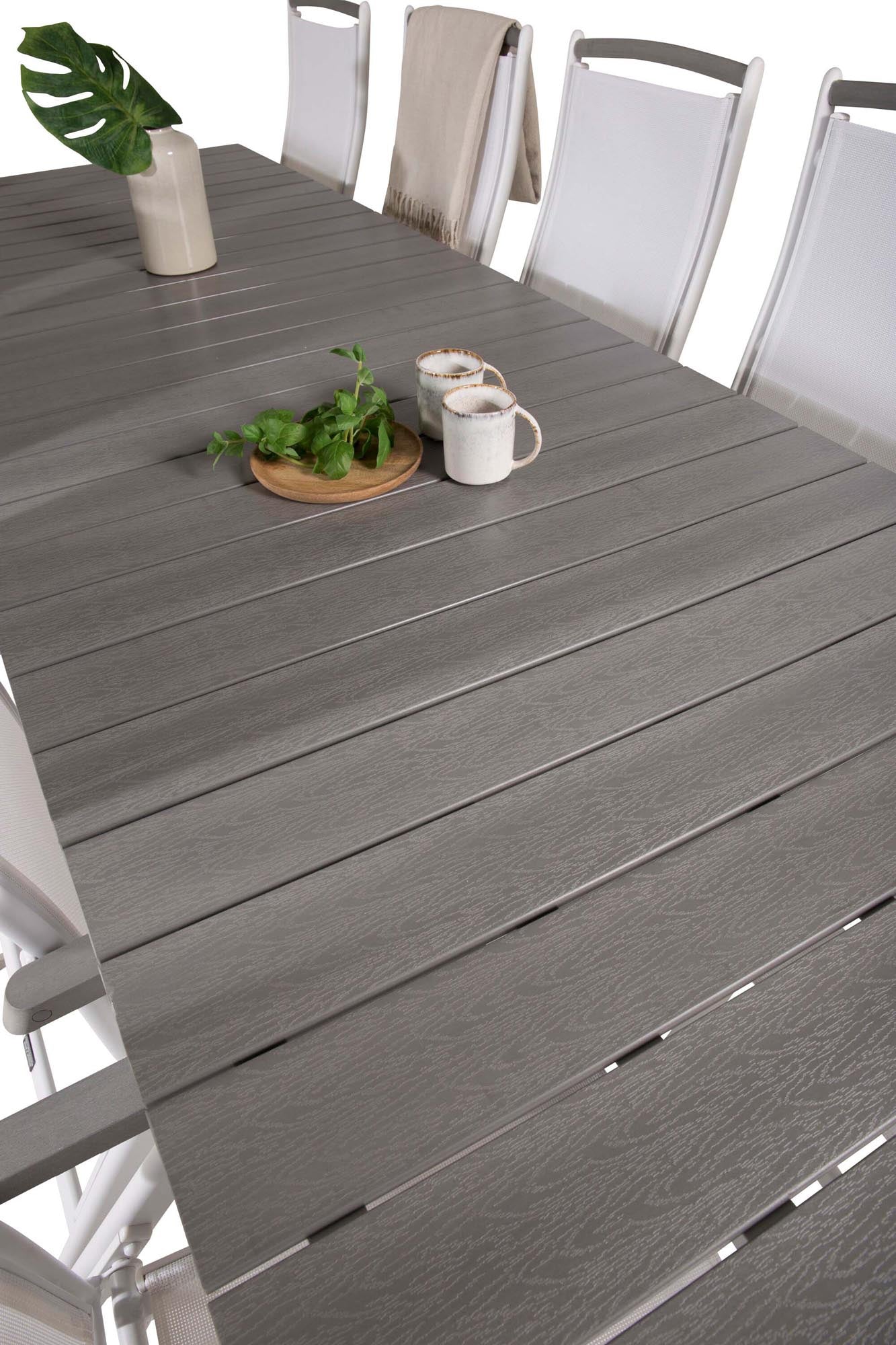 Levels Outdoor-Tischset + Albany 229cm/8St. in Weiss präsentiert im Onlineshop von KAQTU Design AG. Gartentischset ist von Venture Home