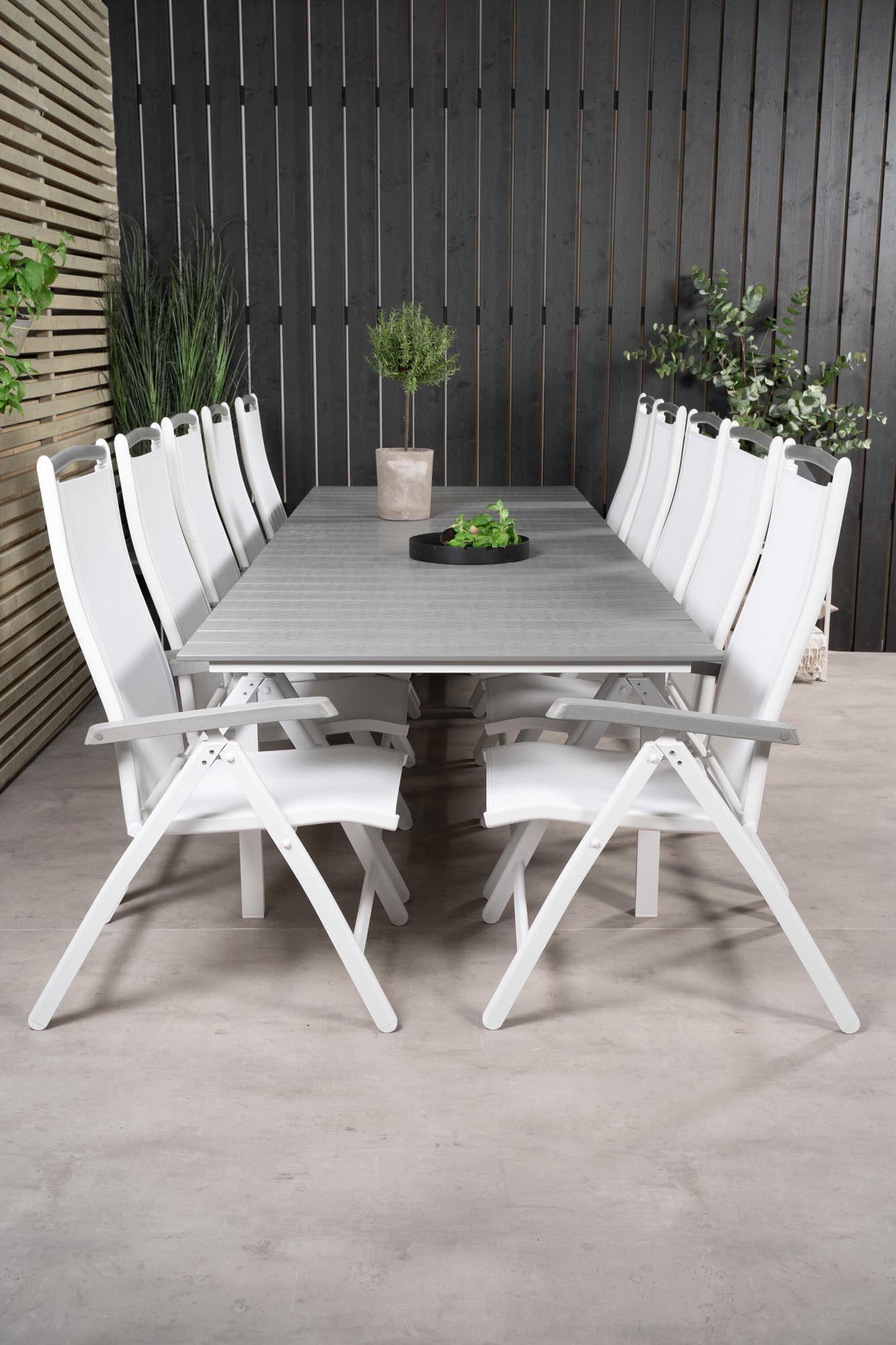 Levels Outdoor-Tischset + Albany 229cm/8St. in Weiss präsentiert im Onlineshop von KAQTU Design AG. Gartentischset ist von Venture Home