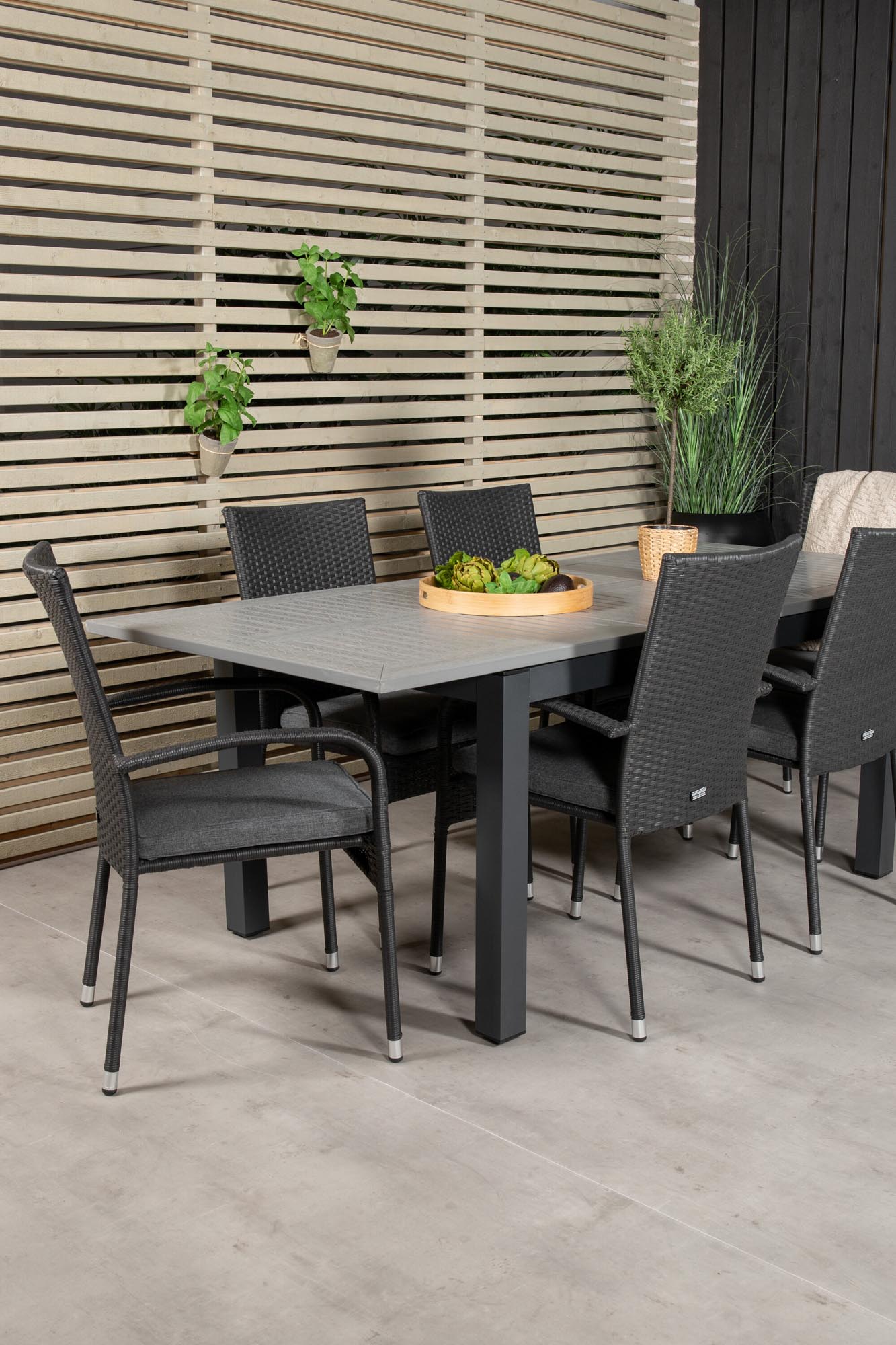 Albany Outdoor-Gartentischset ausziehbar + Anna 160cm/6St. in Schwarz präsentiert im Onlineshop von KAQTU Design AG. Gartentischset ist von Venture Home