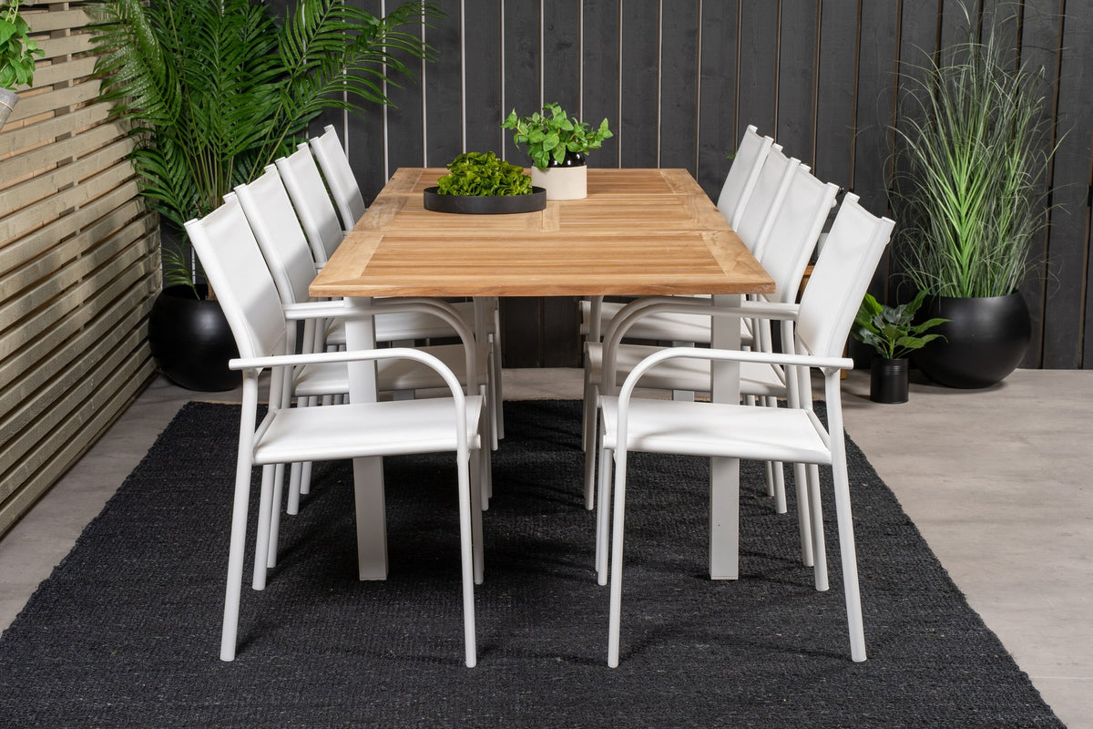 Weisses Gartentischset Santorini & Panama von Venture Home: zwei Stühle aus Aluminium und rechteckiger Tisch mit Teak-Tischplatte.