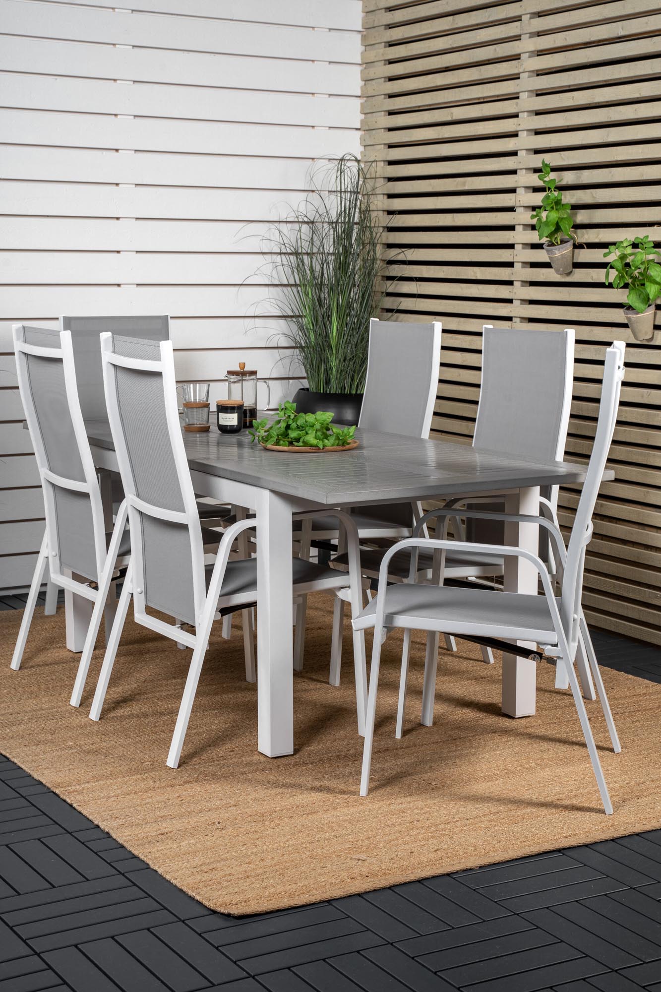 Albany Outdoor-Gartentischset ausziehbar + Copacabana 152cm/6St. in Grau weiss präsentiert im Onlineshop von KAQTU Design AG. Gartentischset ist von Venture Home