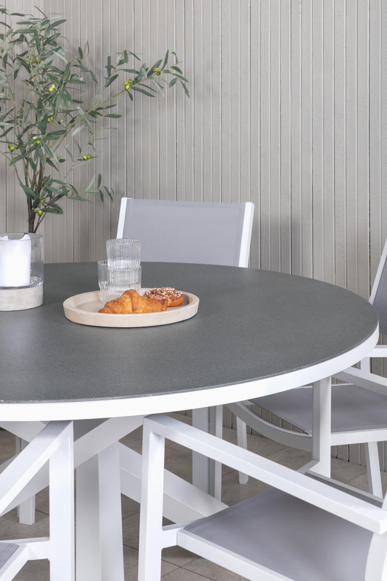 Copacabana Outdoor-Tischset mit Armlehne ⌀140cm/6St. in Grau präsentiert im Onlineshop von KAQTU Design AG. Gartentischset ist von Venture Home