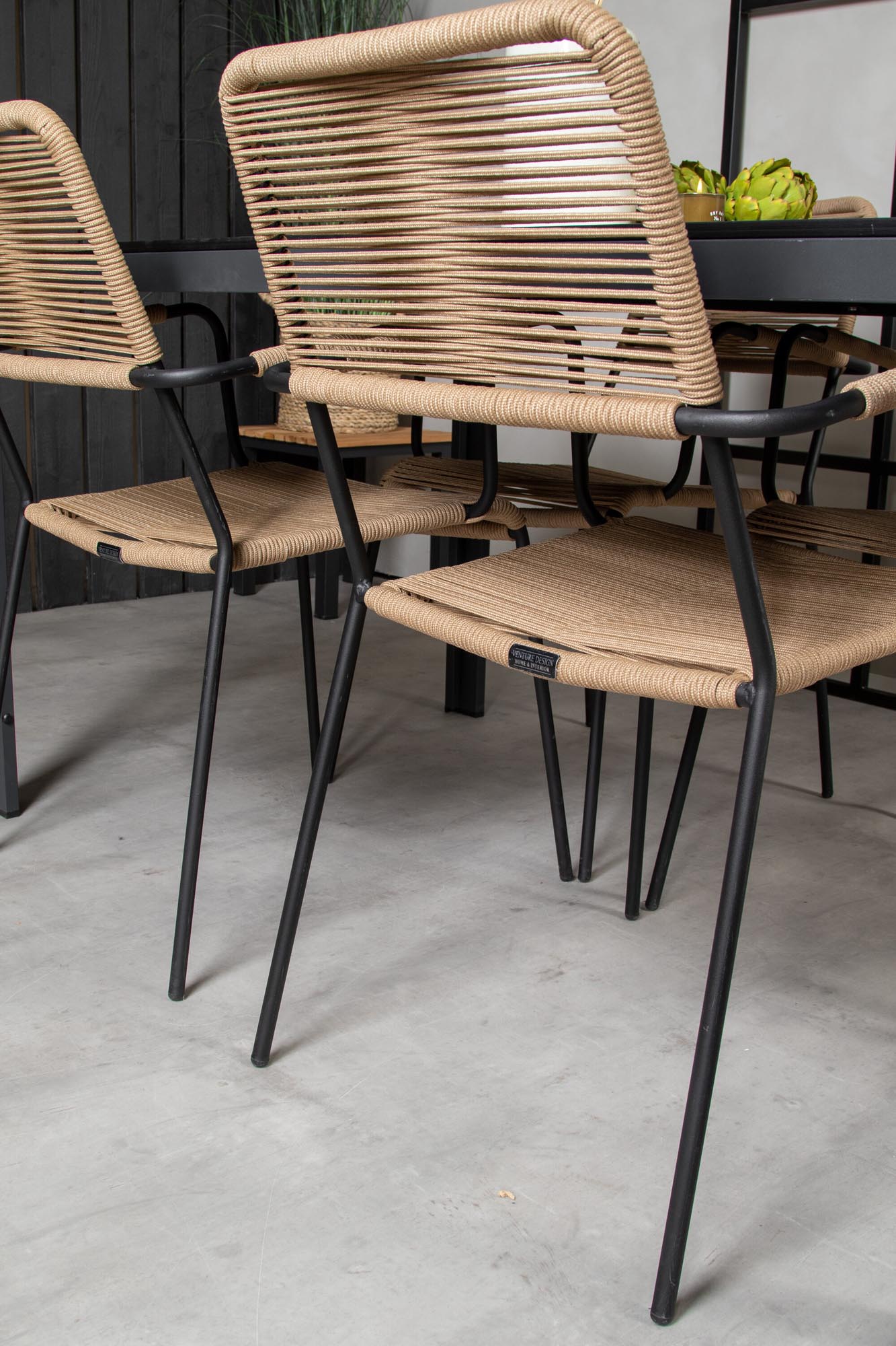 Break Outdoor-Tischset + Lindos Arm 150cm/4St. in Schwarz Braun präsentiert im Onlineshop von KAQTU Design AG. Gartentischset ist von Venture Home