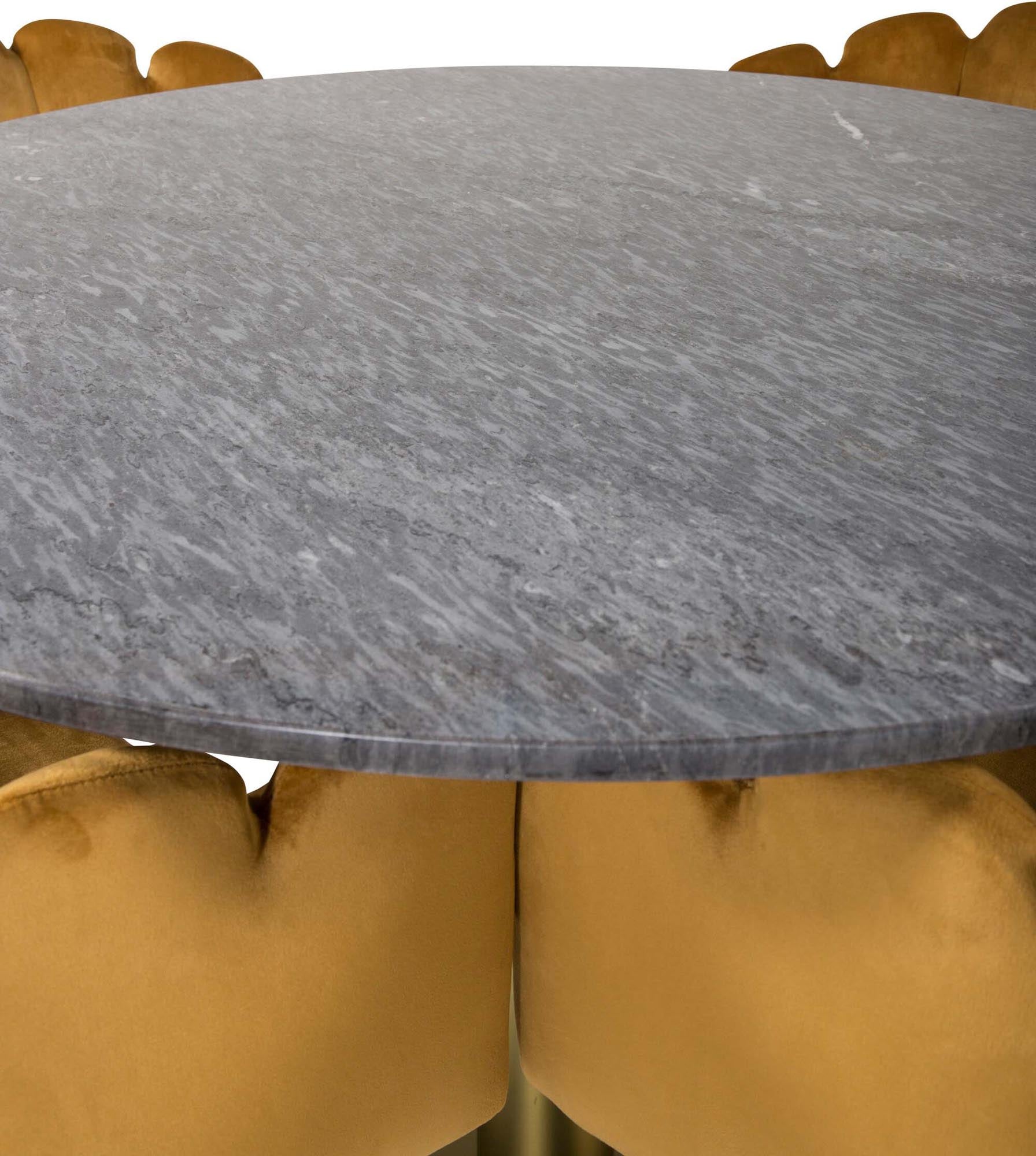 Elegantes Esszimmerset Estelle mit Limhamn-Stühlen. Ideal für gesellige Runden und festliche Anlässe. Hochwertiger Samt und edler Marmortisch.