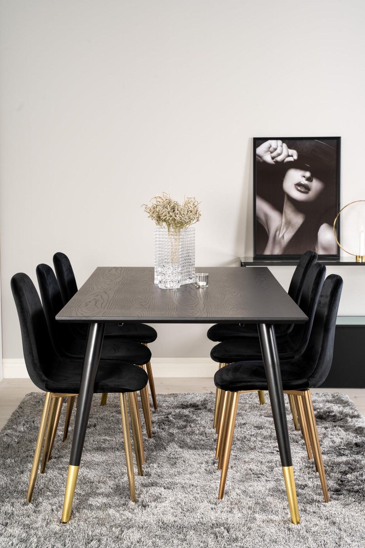 Dipp Esszimmerset + Polar Mat 180cm/6St. in Schwarz / Gold präsentiert im Onlineshop von KAQTU Design AG. Esszimmerset ist von Venture Home