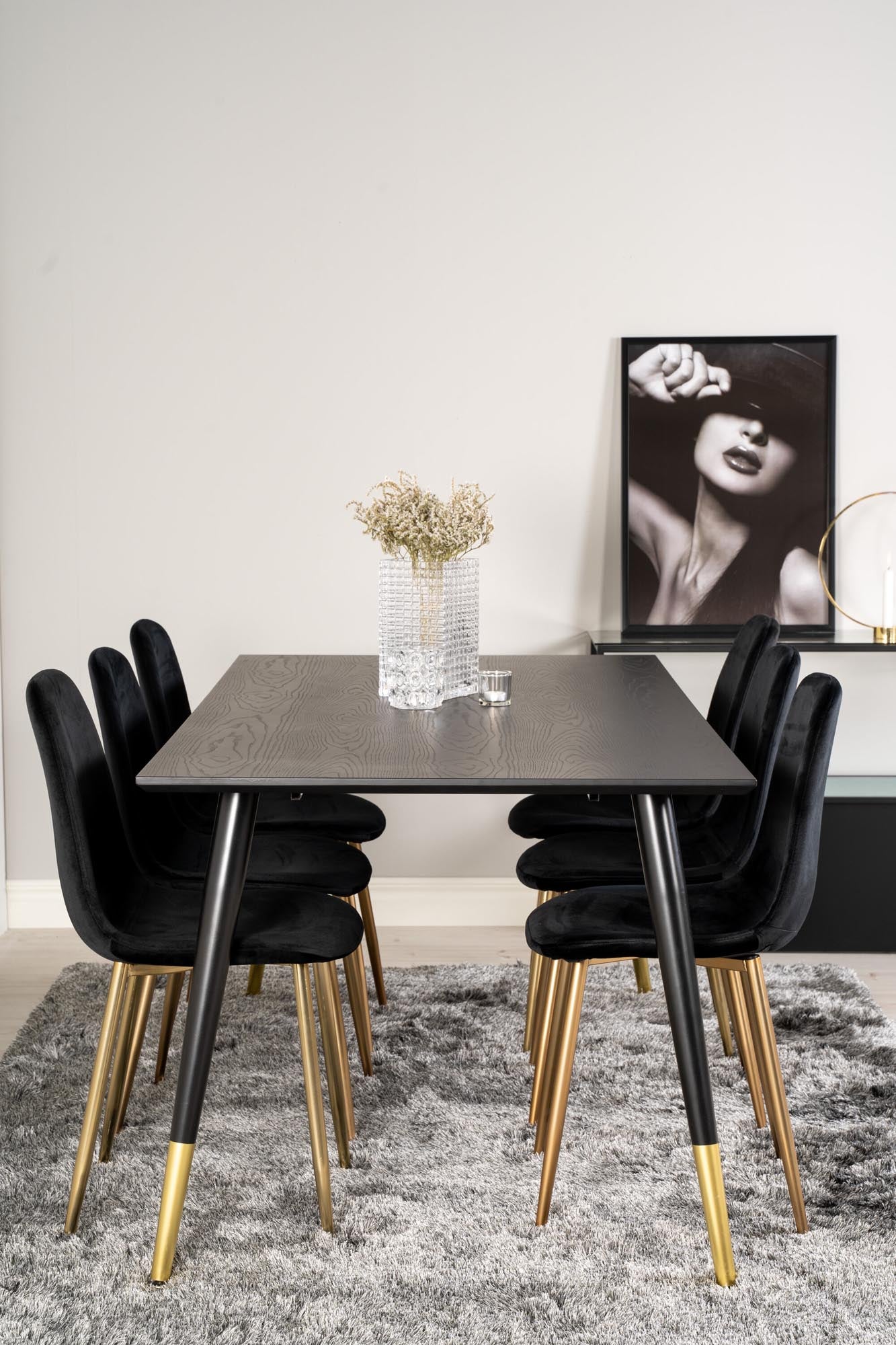 Modernes Dipp Esszimmerset mit 180 cm Tisch und 6 luxuriösen Samt-Stühlen von Venture Home. Stilvoll und komfortabel für jeden Anlass.