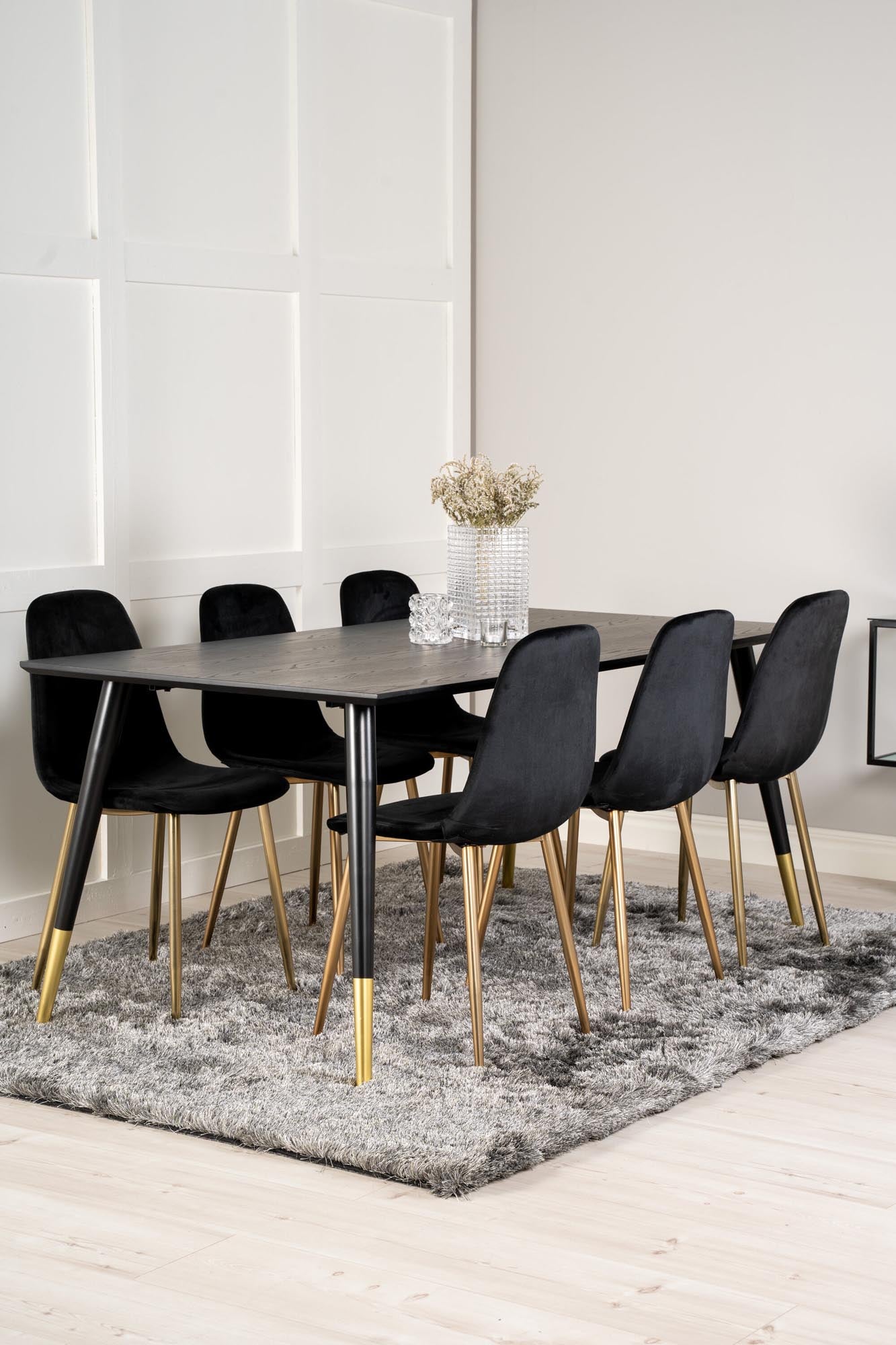 Entdecken Sie das Dipp Esszimmerset von Venture Home: 180 cm Tisch und 6 elegante Samt-Stühle für stilvolle Essmomente.