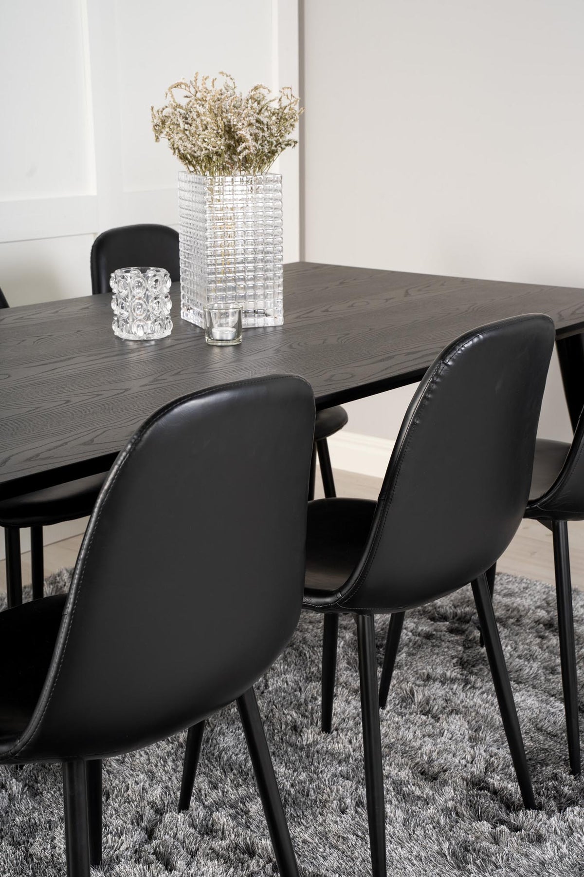 Dipp Esszimmerset + Polar Mat 180cm/6St. in Schwarz präsentiert im Onlineshop von KAQTU Design AG. Esszimmerset ist von Venture Home