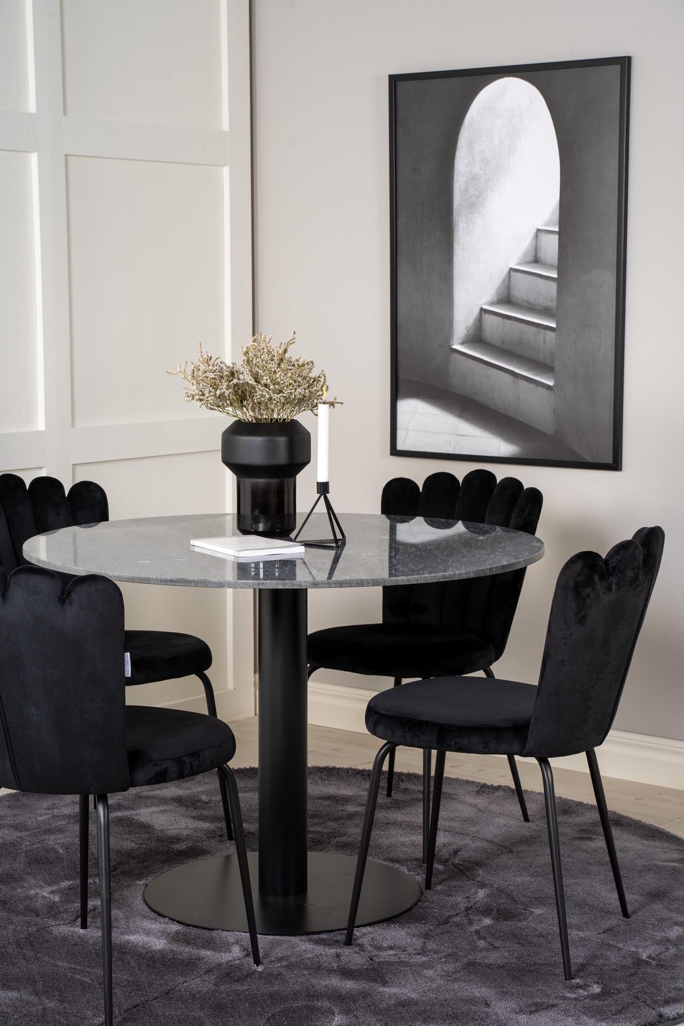 Elegantes Estelle Esszimmerset mit Limhamn Stühlen, 106cm Tisch, Samtpolsterung, modernes Design, Komfort, stilvolle Atmosphäre.