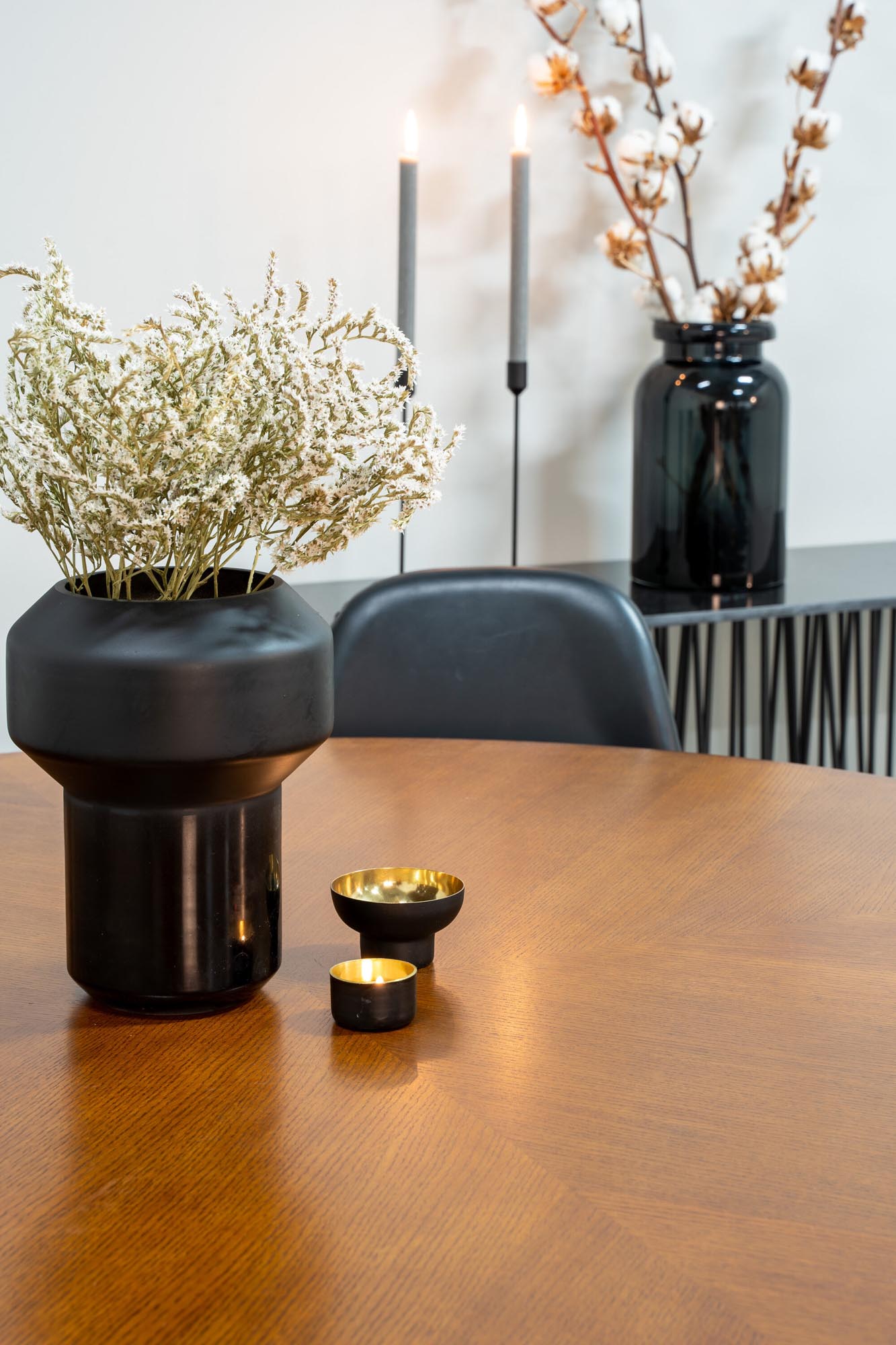 Esszimmerset Copenhagen + Polar ⌀140cm/6St. in Schwarz präsentiert im Onlineshop von KAQTU Design AG. Esszimmerset ist von Venture Home