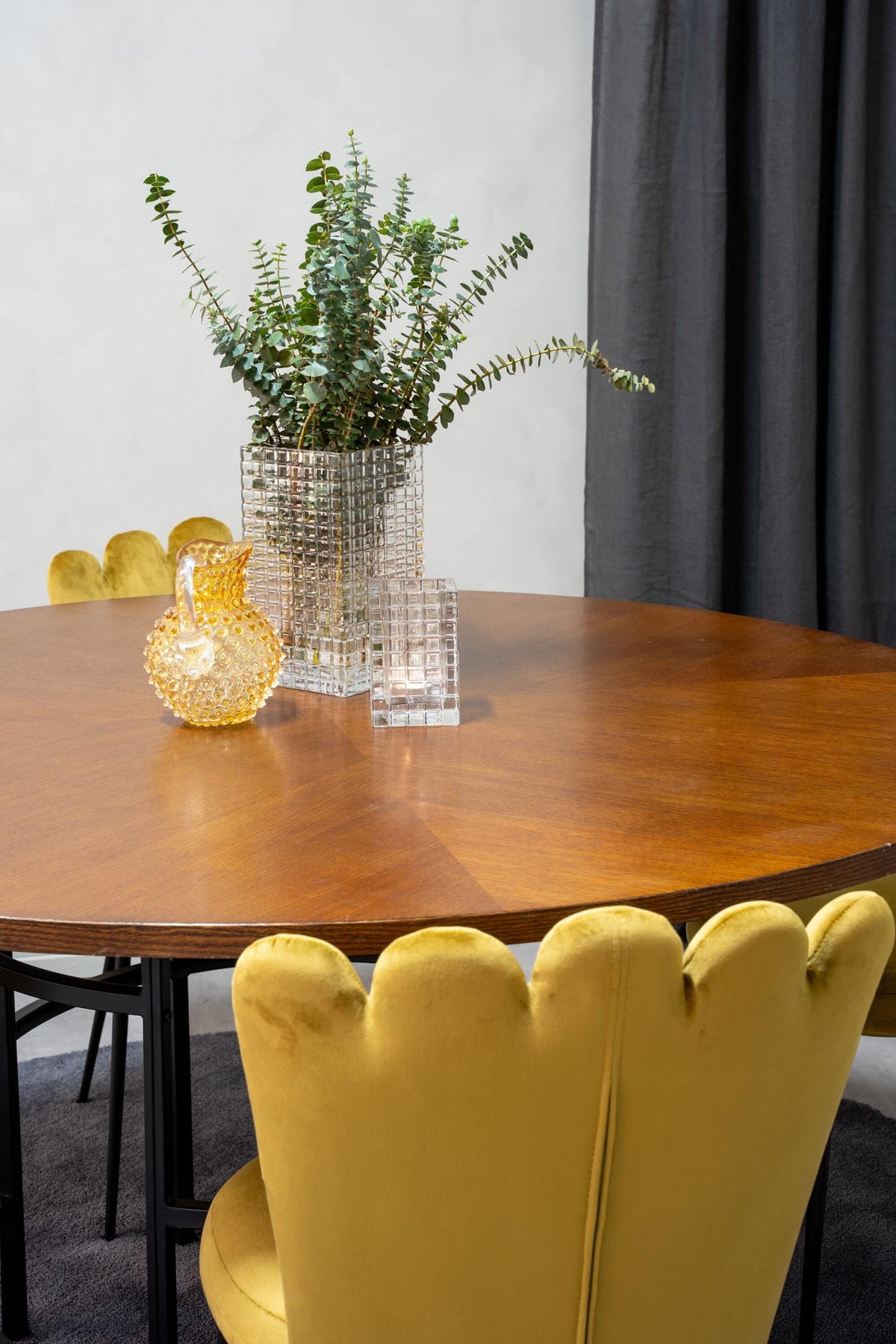 Esszimmerset Copenhagen + Limhamn Light ⌀140cm/4St. in Schwarz / Gelb präsentiert im Onlineshop von KAQTU Design AG. Esszimmerset ist von Venture Home