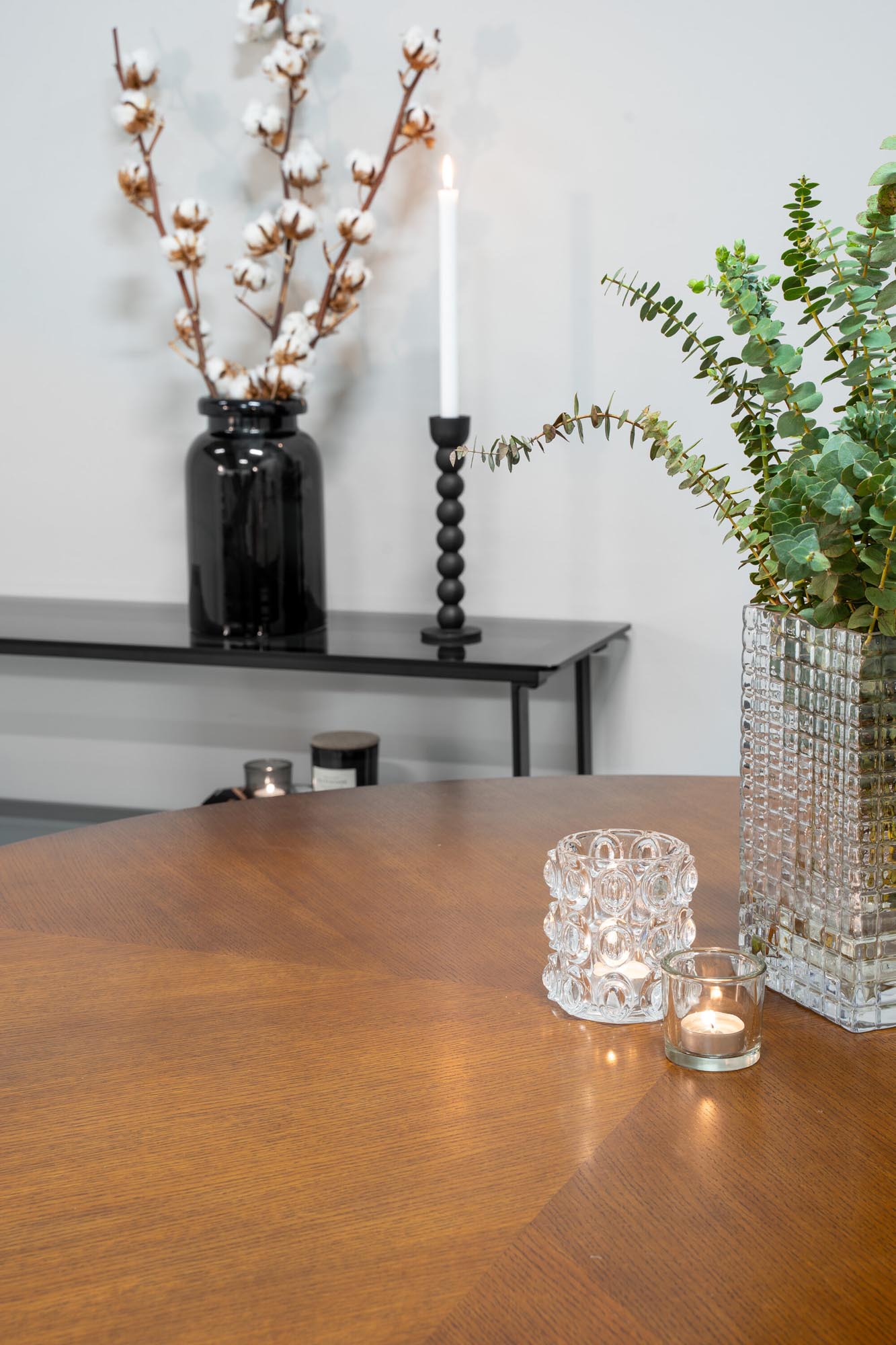 Esszimmerset Copenhagen: Skandinavisches Design trifft Samt-Luxus.