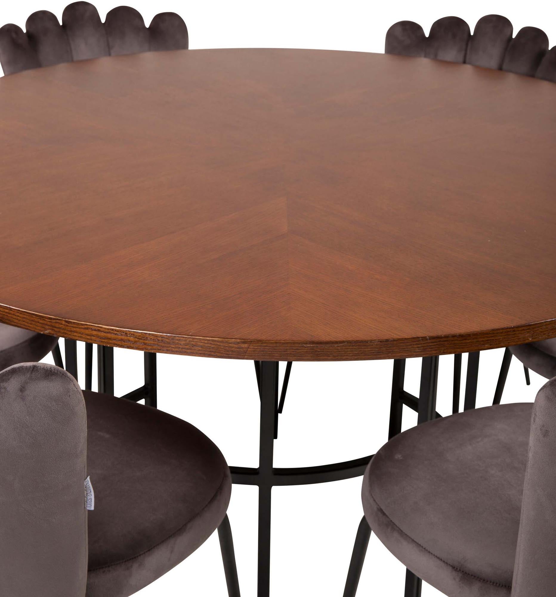 Stilvolles Esszimmerset mit runden Tisch und luxuriösen Samtstühlen. Ideal für gesellige Abende und einladende Atmosphäre.