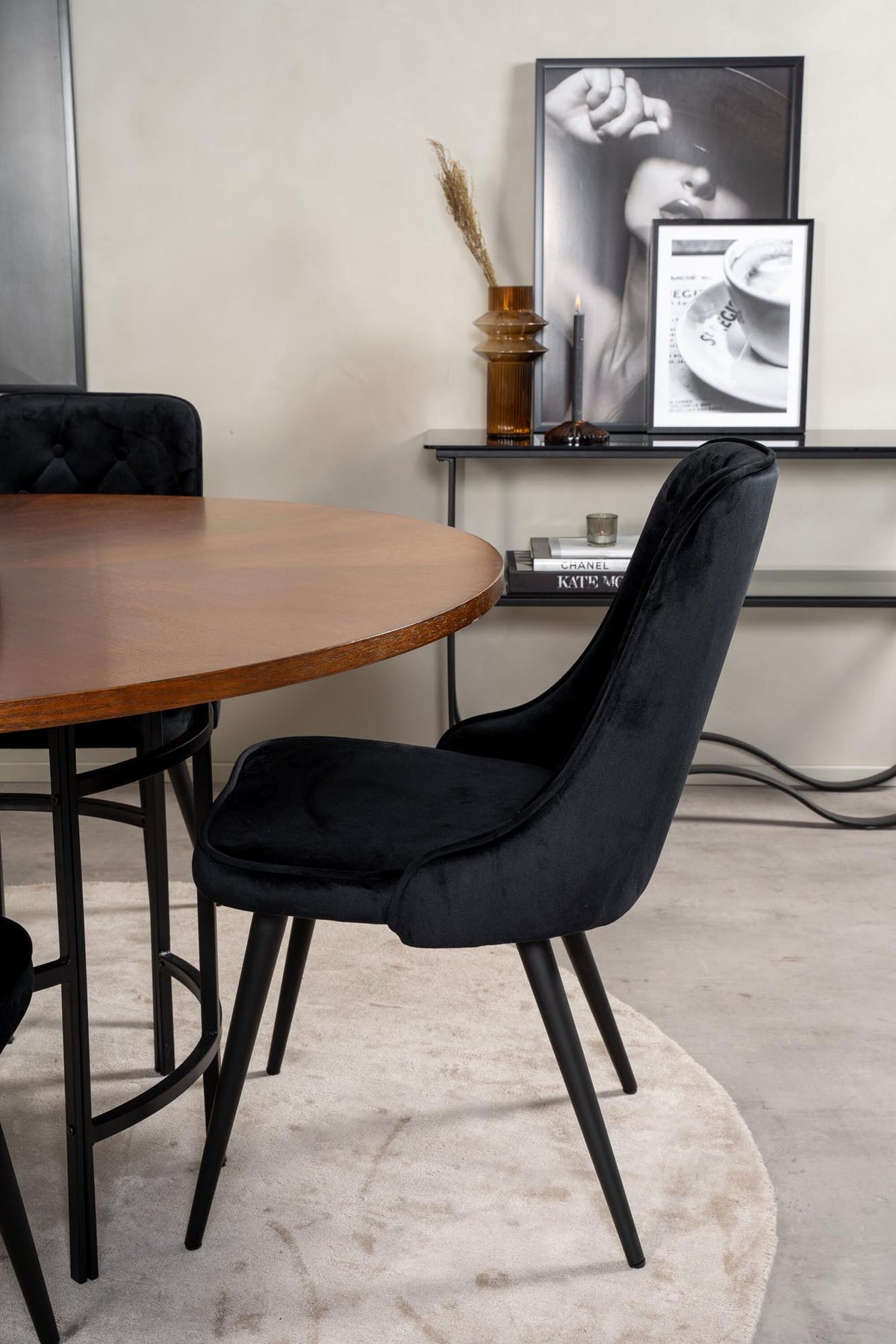 Esszimmerset Copenhagen + Velvet Deluxe ⌀140cm/4St. in Schwarz präsentiert im Onlineshop von KAQTU Design AG. Esszimmerset ist von Venture Home