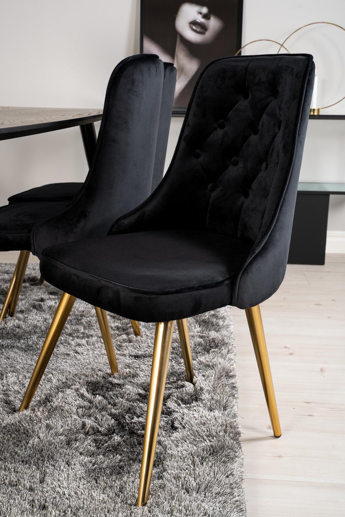 Dipp Esszimmerset + Velvet Deluxe 180cm/6St. in Schwarz / Gold / Gold präsentiert im Onlineshop von KAQTU Design AG. Esszimmerset ist von Venture Home