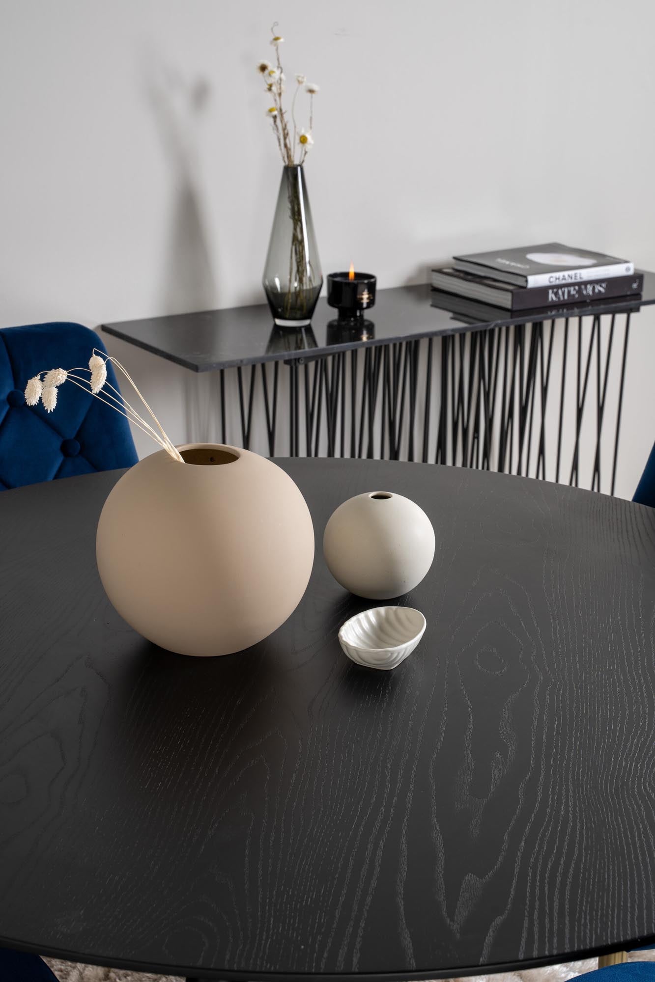 Modernes Dipp Esszimmerset mit Velvet-Stühlen für stilvolle Dinner und gemütliche Brunches. Komfort und Eleganz vereint!