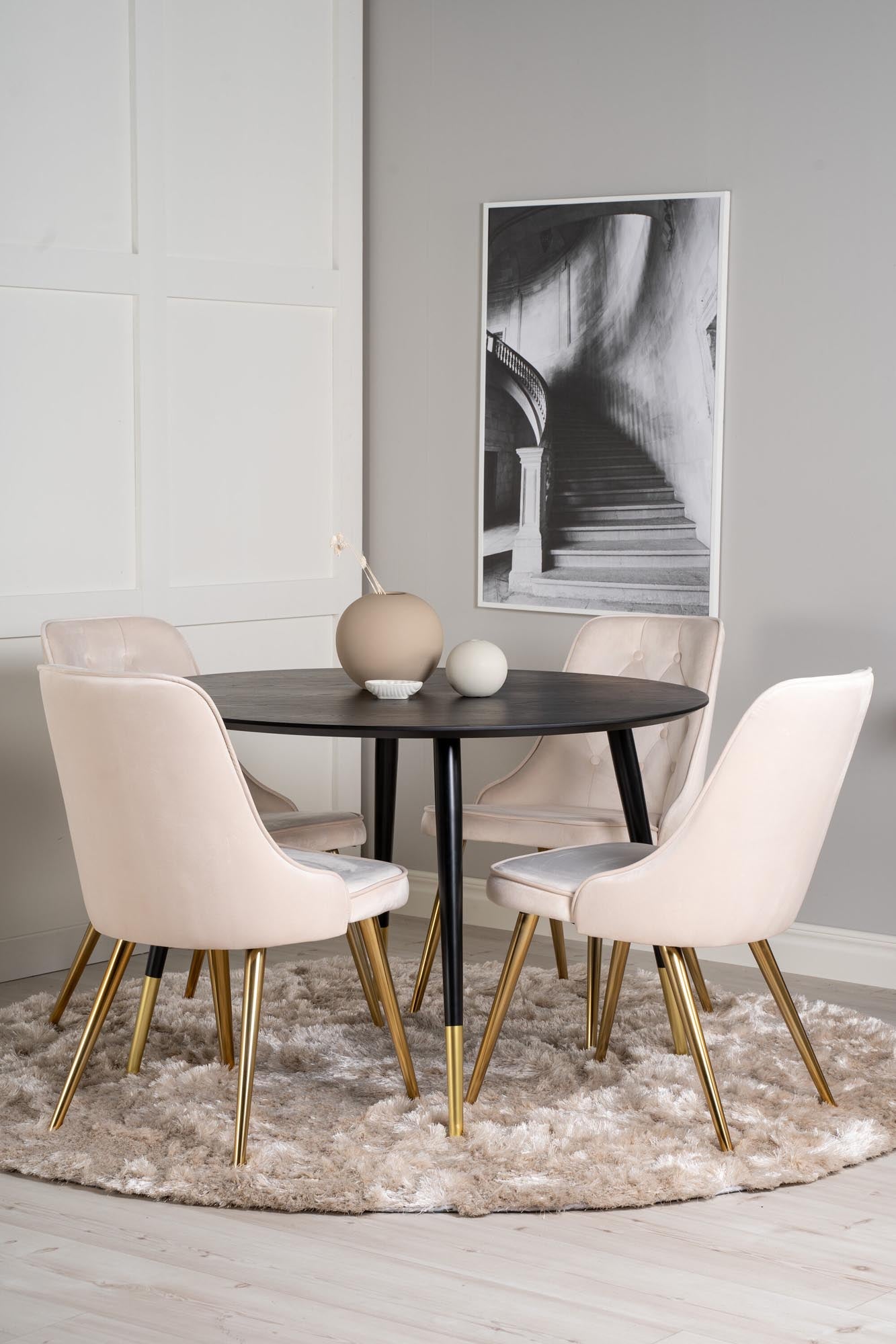 Modernes Dipp Esszimmerset mit Velvet-Stühlen für stilvolle Dinner und gemütliche Brunches. Komfort und Eleganz vereint!