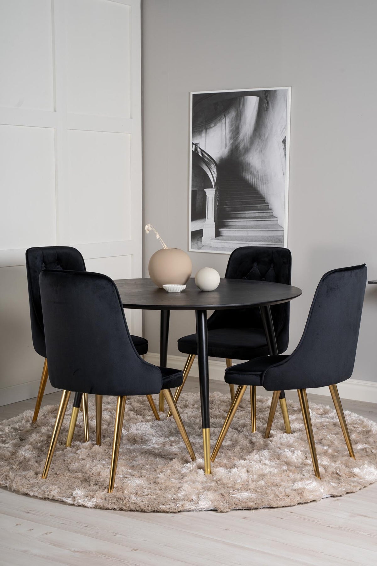 Dipp Esszimmerset + Velvet Deluxe ⌀115cm/4St. in Schwarz / Gold präsentiert im Onlineshop von KAQTU Design AG. Esszimmerset ist von Venture Home