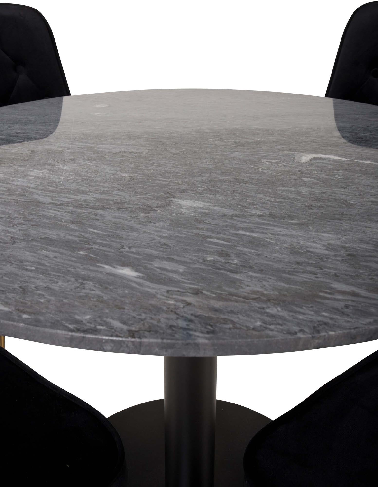 Luxuriöses Esszimmerset mit Samtstühlen und runder Tischplatte.