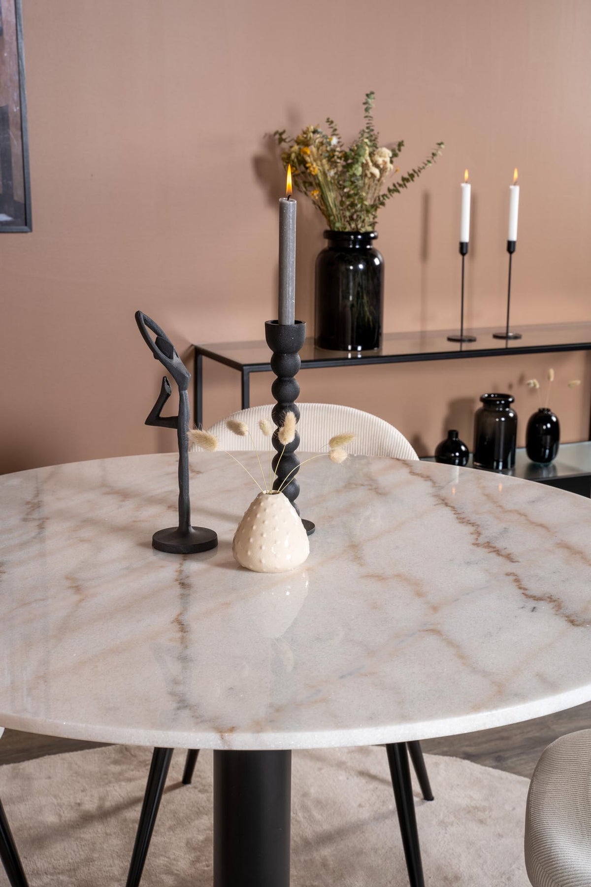 Estelle Esszimmerset + Velvet ⌀106cm in Schwarz-Weiss präsentiert im Onlineshop von KAQTU Design AG. Esszimmerset ist von Venture Home