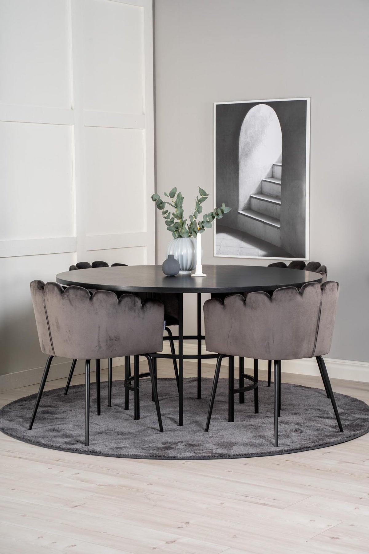 Esszimmerset Copenhagen + Limhamn ⌀140cm/4St. in Schwarzgrau präsentiert im Onlineshop von KAQTU Design AG. Esszimmerset ist von Venture Home