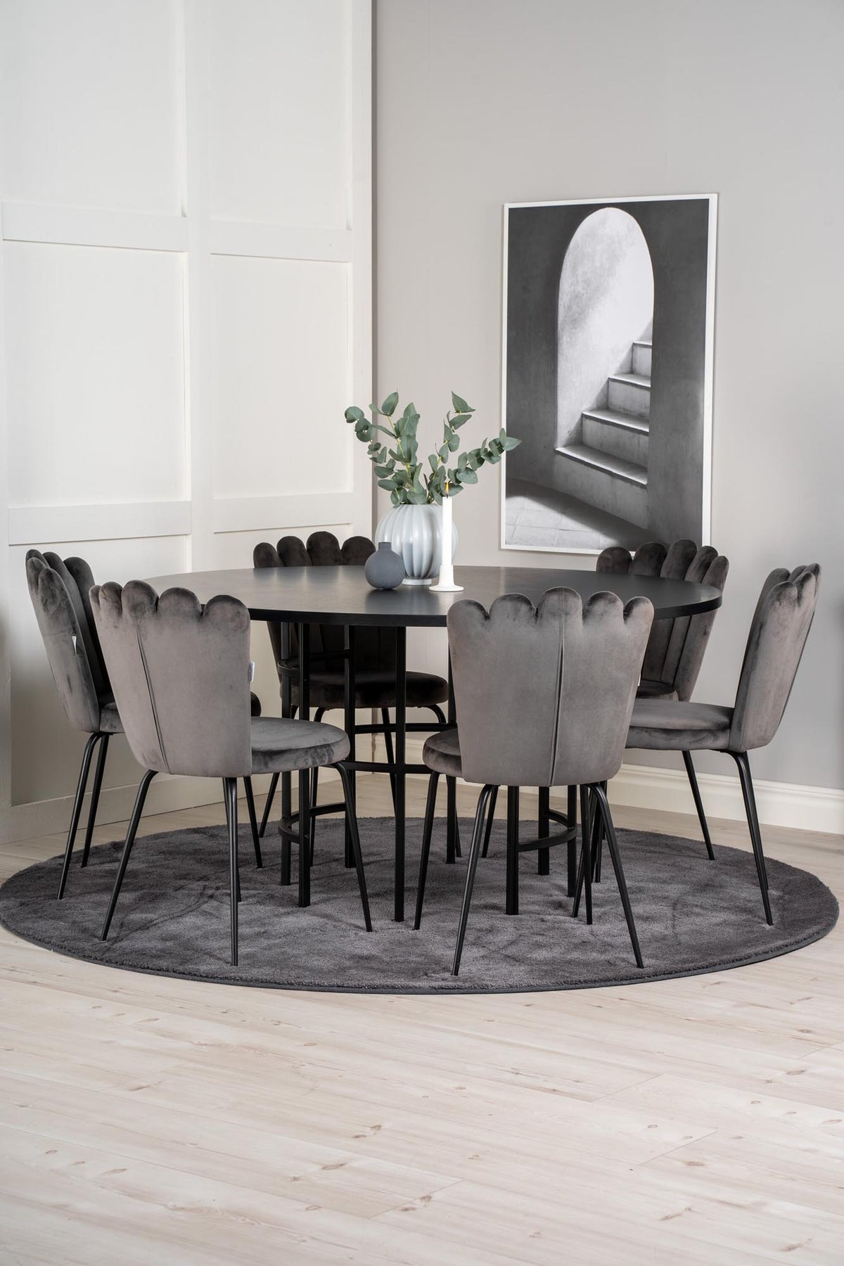 Esszimmerset Copenhagen + Limhamn ⌀140cm/6St. in Schwarzgrau präsentiert im Onlineshop von KAQTU Design AG. Esszimmerset ist von Venture Home