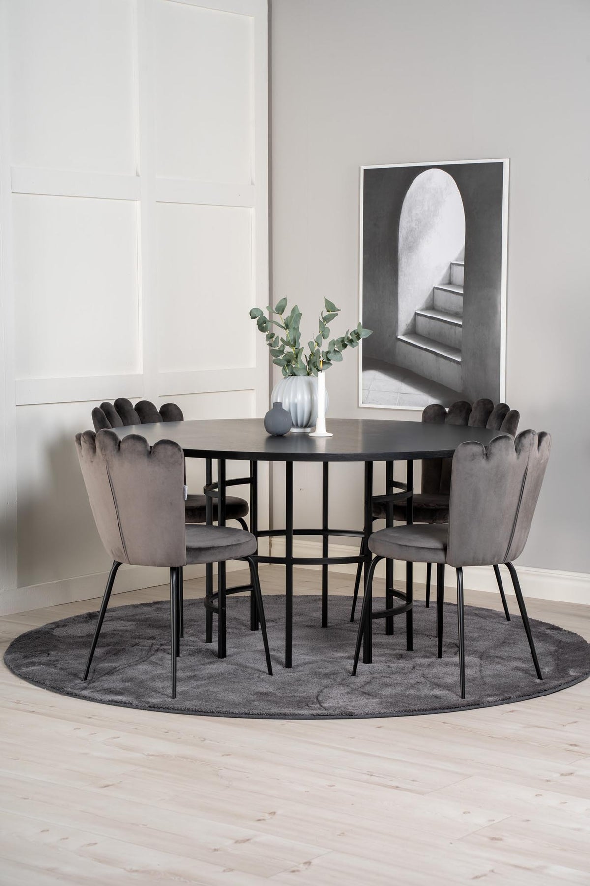 Esszimmerset Copenhagen + Limhamn Light ⌀140cm/4St. in Schwarzgrau präsentiert im Onlineshop von KAQTU Design AG. Esszimmerset ist von Venture Home