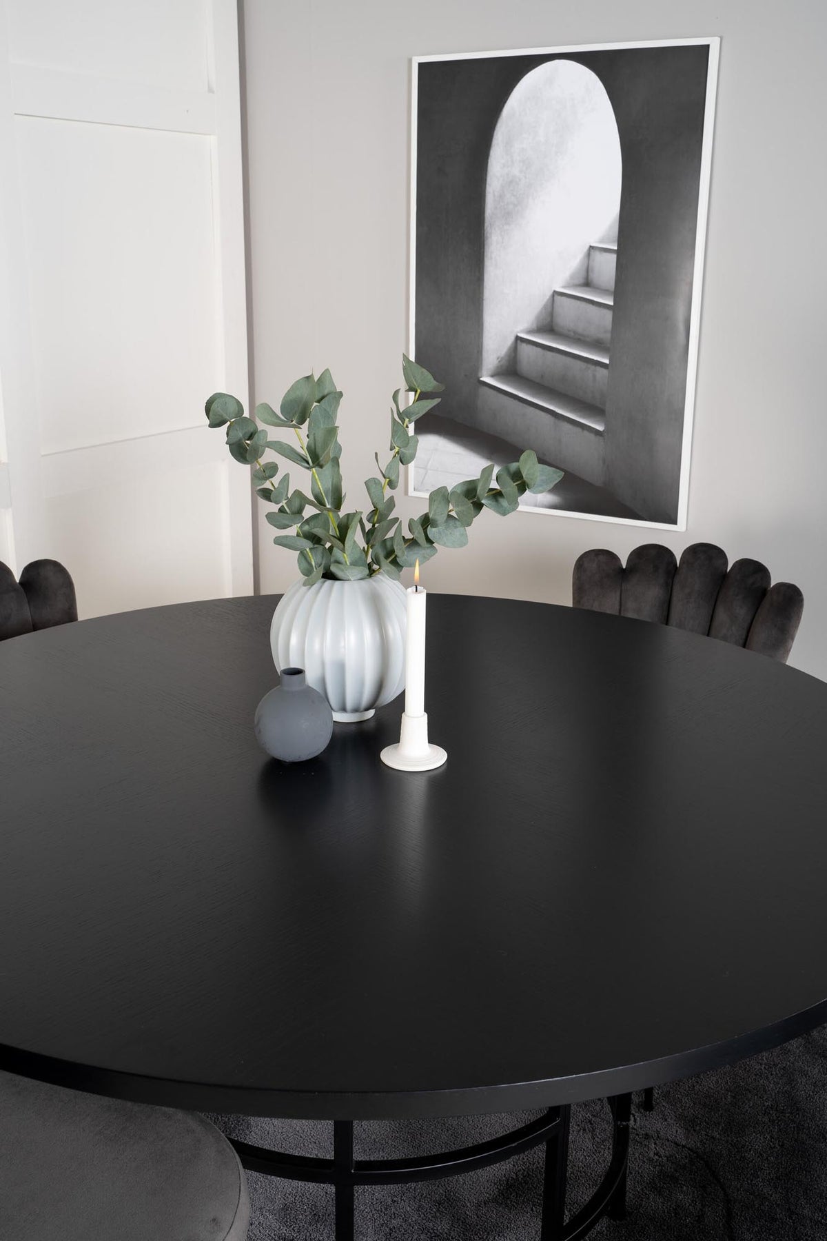 Esszimmerset Copenhagen + Limhamn Light ⌀140cm/4St. in Schwarzgrau präsentiert im Onlineshop von KAQTU Design AG. Esszimmerset ist von Venture Home