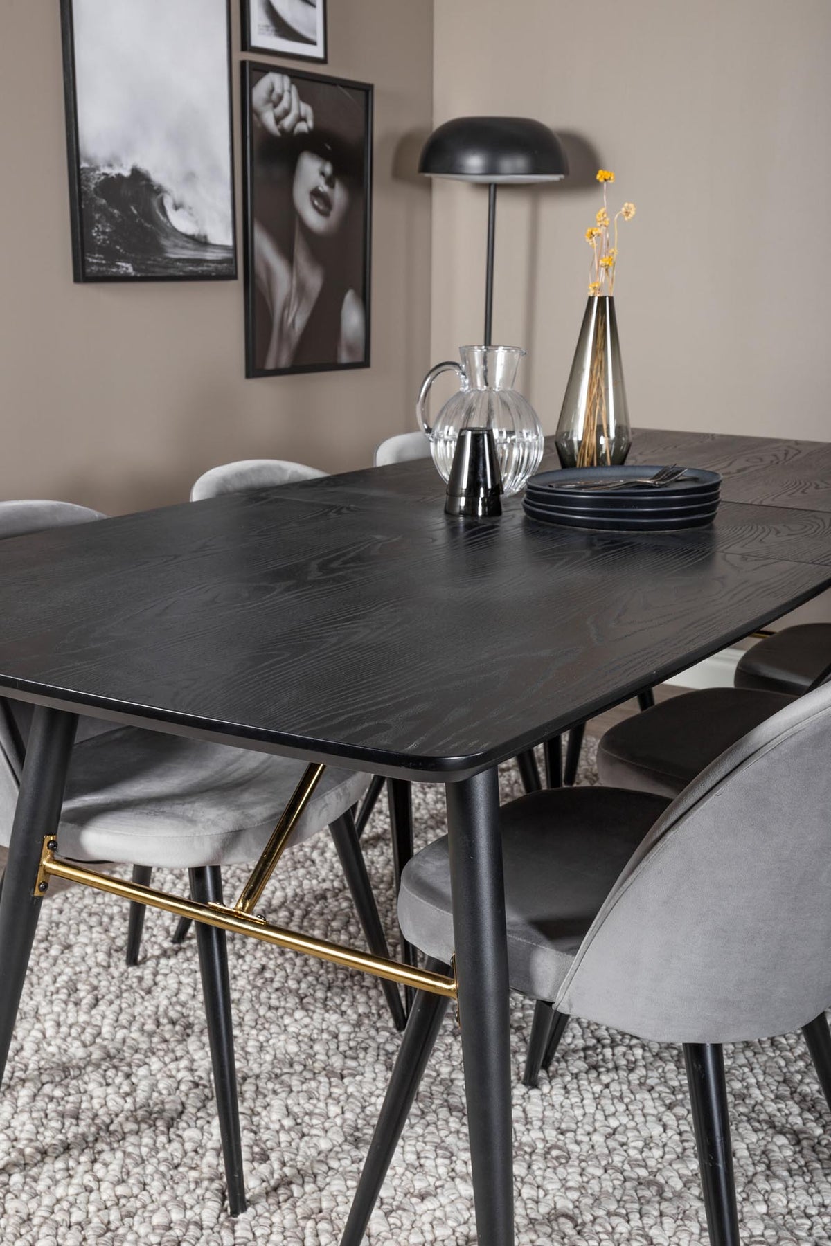Gold Esszimmerset ausziehbar + Velvet 180cm/6St. in Schwarzgrau präsentiert im Onlineshop von KAQTU Design AG. Esszimmerset ist von Venture Home