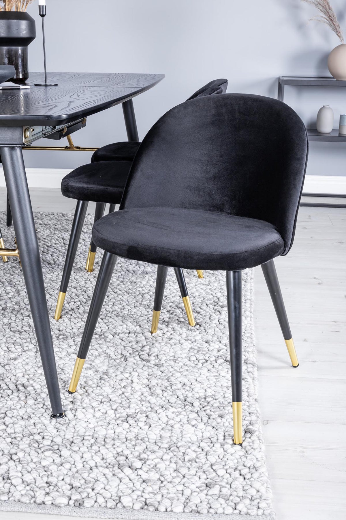 Gold Esszimmerset ausziehbar + Velvet 180cm/6St. in Schwarz / Gold präsentiert im Onlineshop von KAQTU Design AG. Esszimmerset ist von Venture Home