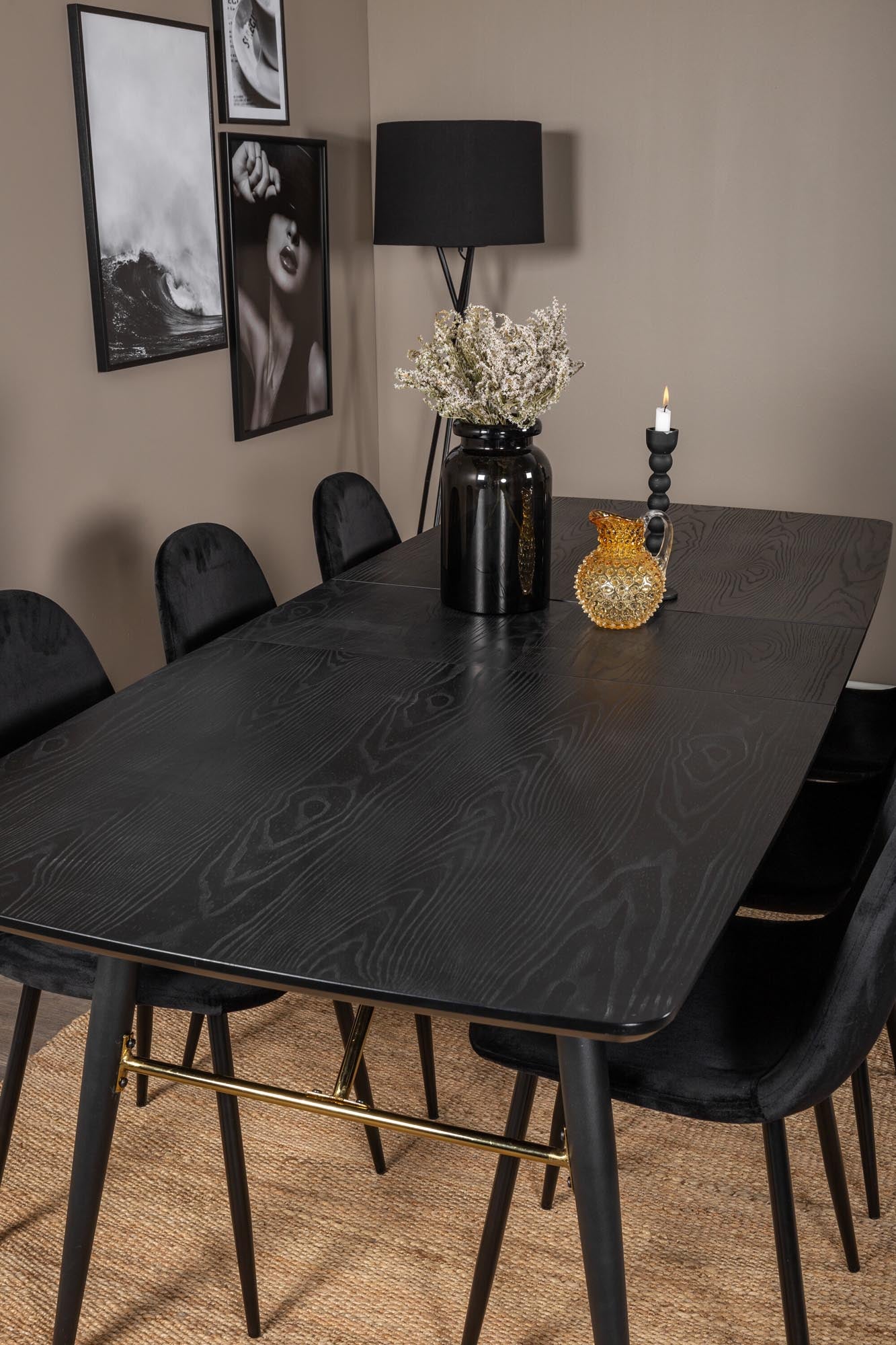 Luxuriöses, ausziehbares Esszimmerset mit stilvollem Gold-Design, Platz für 6 Personen, inklusive bequemer Samt-Stühle von Venture Home.