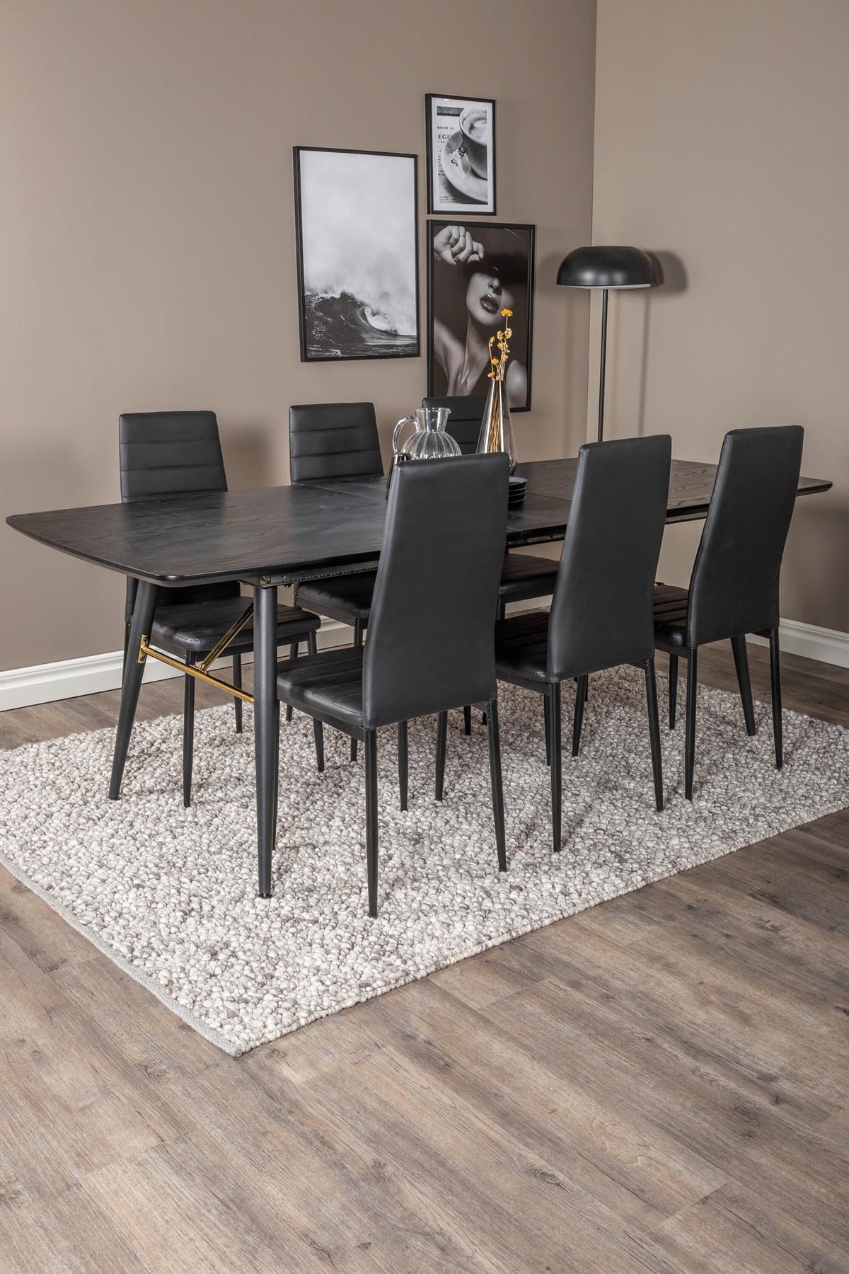 Gold Esszimmerset ausziehbar + Slim 180cm/6St. in Schwarz präsentiert im Onlineshop von KAQTU Design AG. Esszimmerset ist von Venture Home