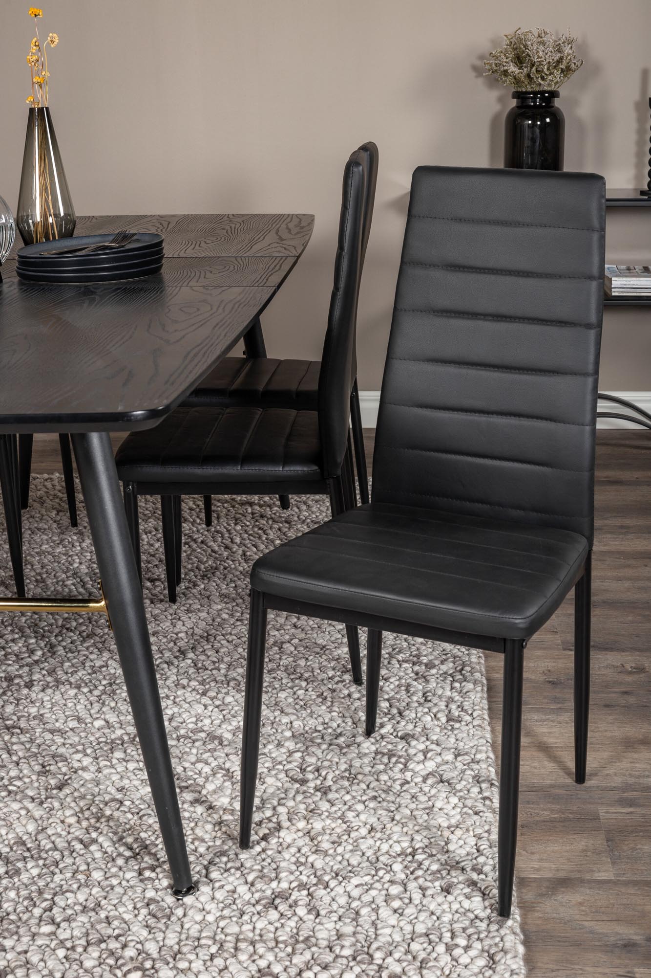 Stilvolles, ausziehbares Gold Esszimmerset von Venture Home mit 180 cm Tisch und 6 bequemen Slim-Stühlen für jeden Anlass.