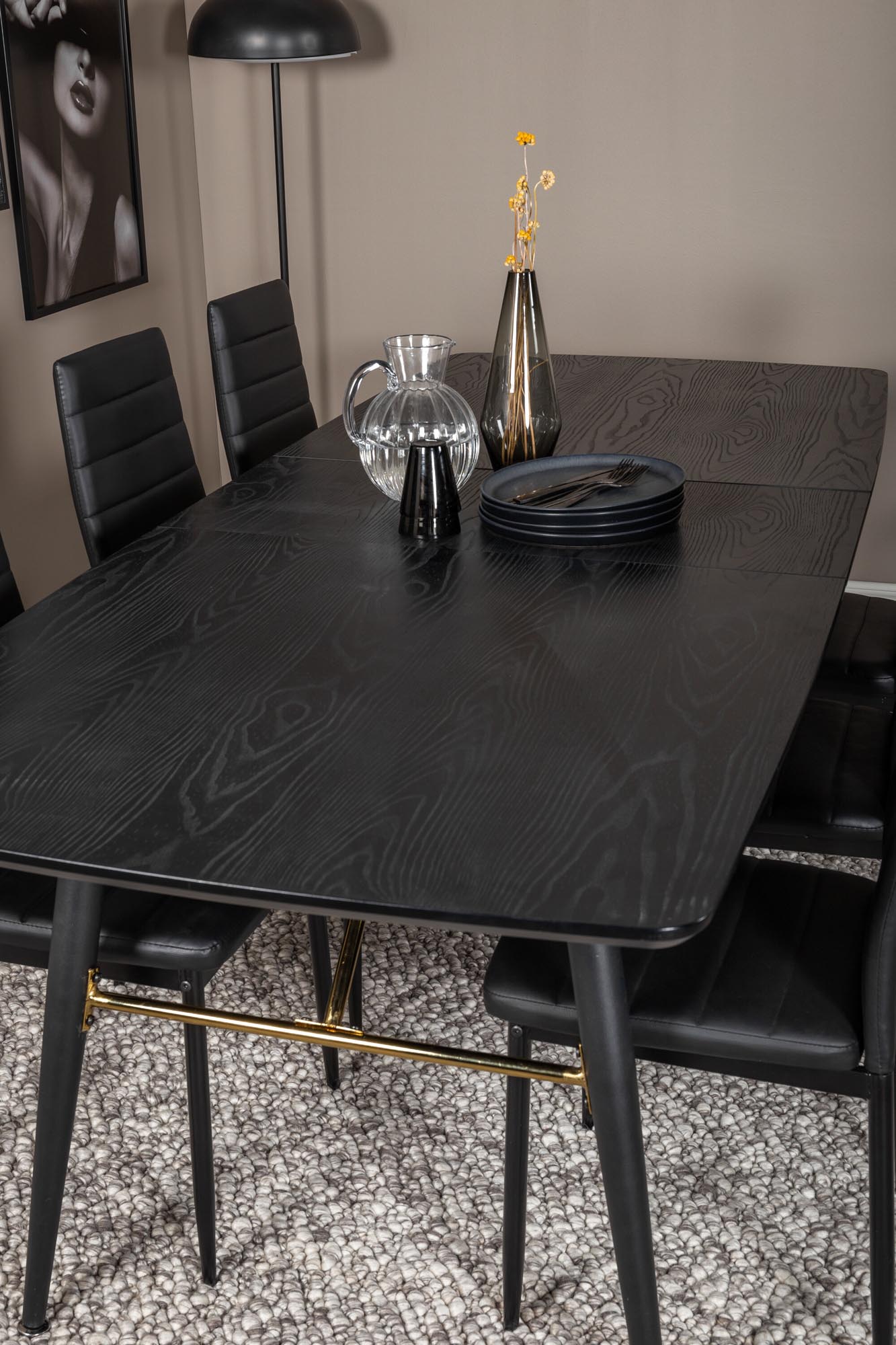 Venture Home: Ausziehbares Gold Esszimmerset mit 6 Slim-Stühlen.