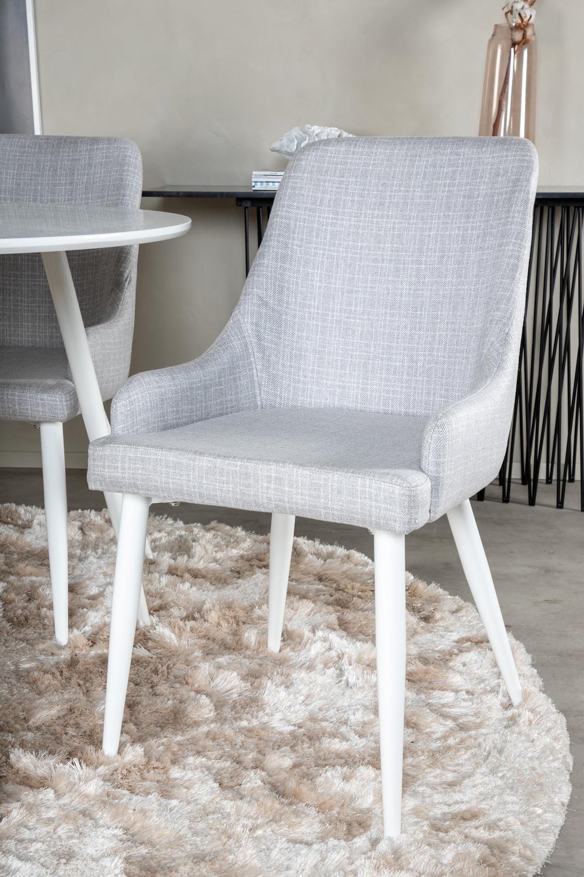 Plaza Esszimmerset ⌀100cm/4St. in Grau / Weiss präsentiert im Onlineshop von KAQTU Design AG. Esszimmerset ist von Venture Home