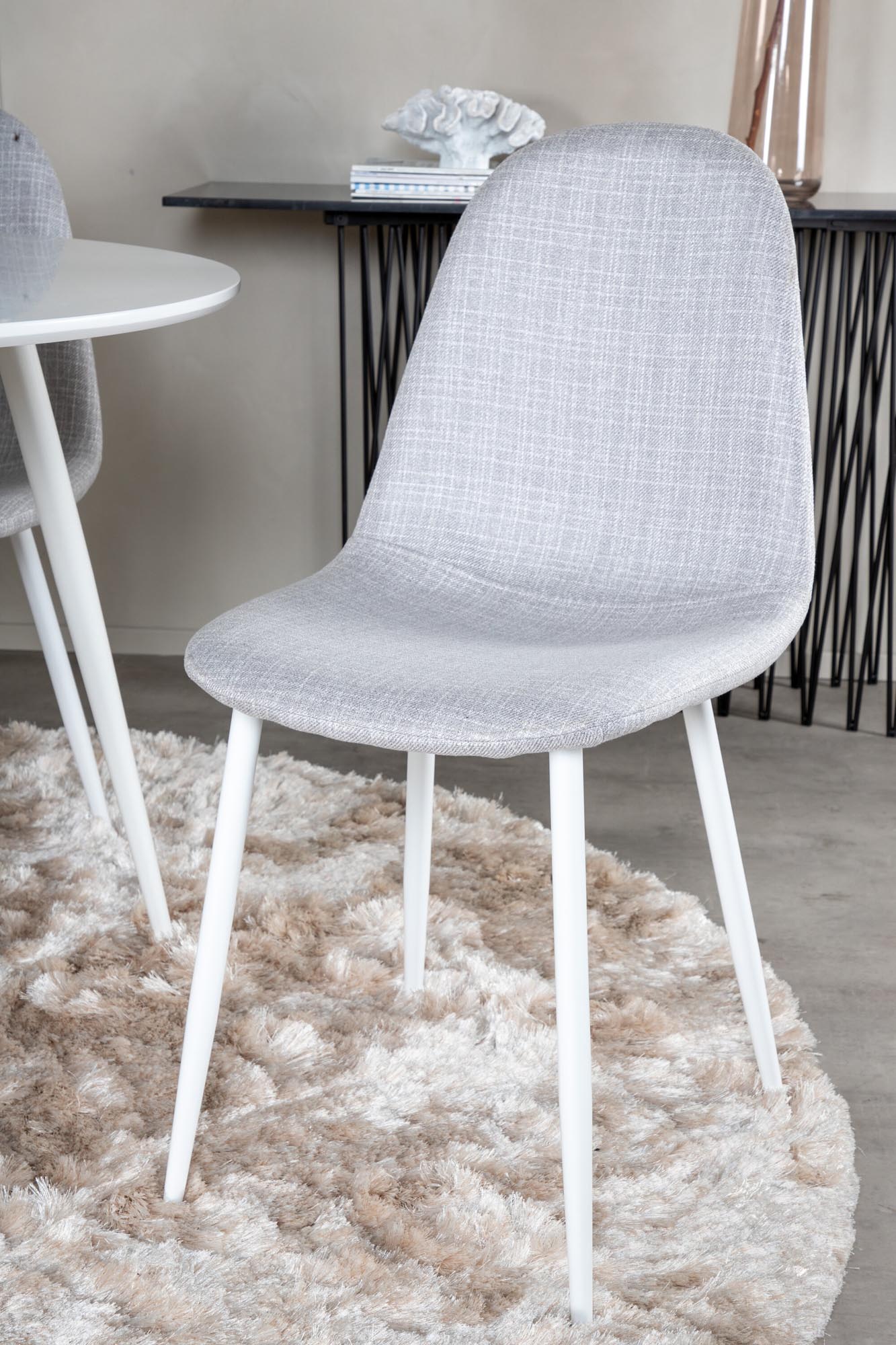 Elegantes Esszimmerset Plaza + Polar: 100cm Tisch mit 4 Stühlen.