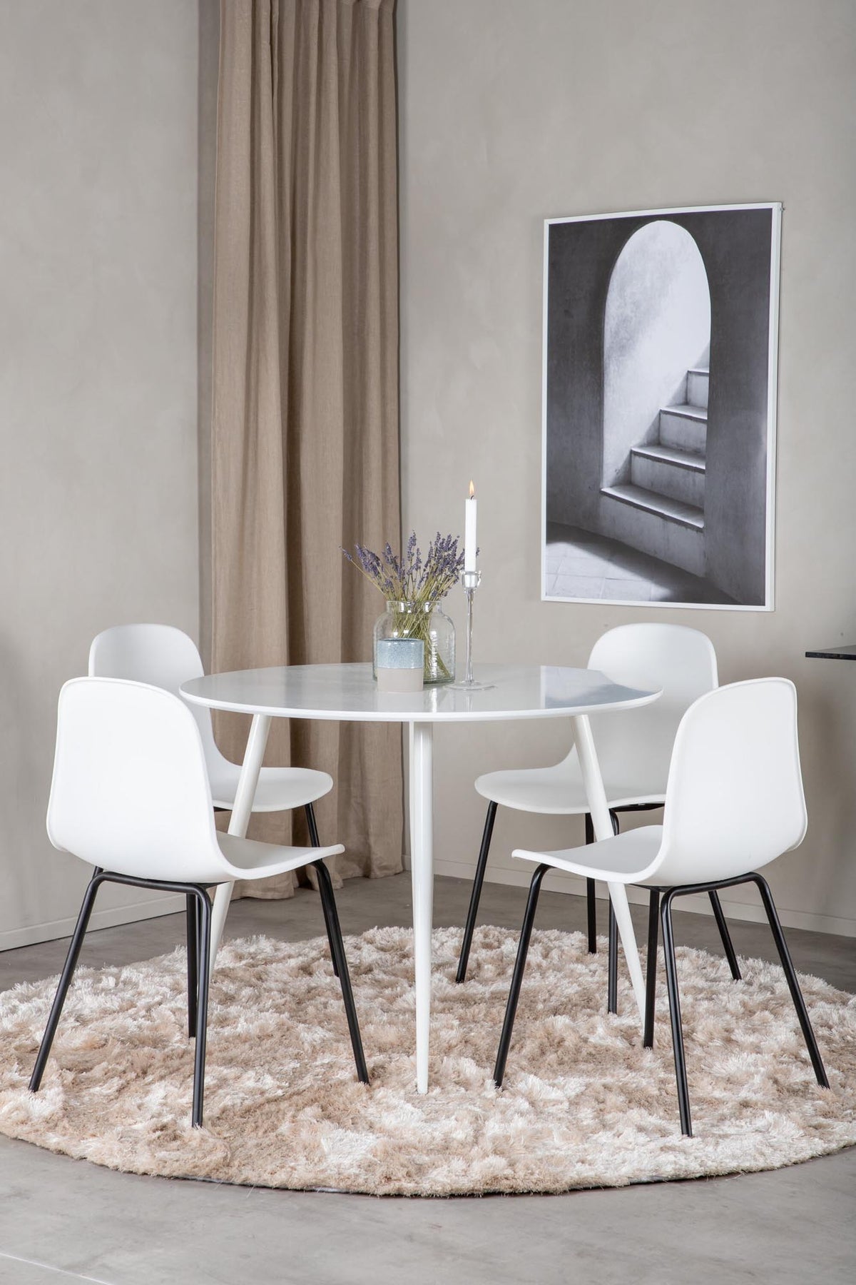 Plaza Esszimmerset + Arctic ⌀100cm/4St. in Schwarz-Weiss präsentiert im Onlineshop von KAQTU Design AG. Esszimmerset ist von Venture Home