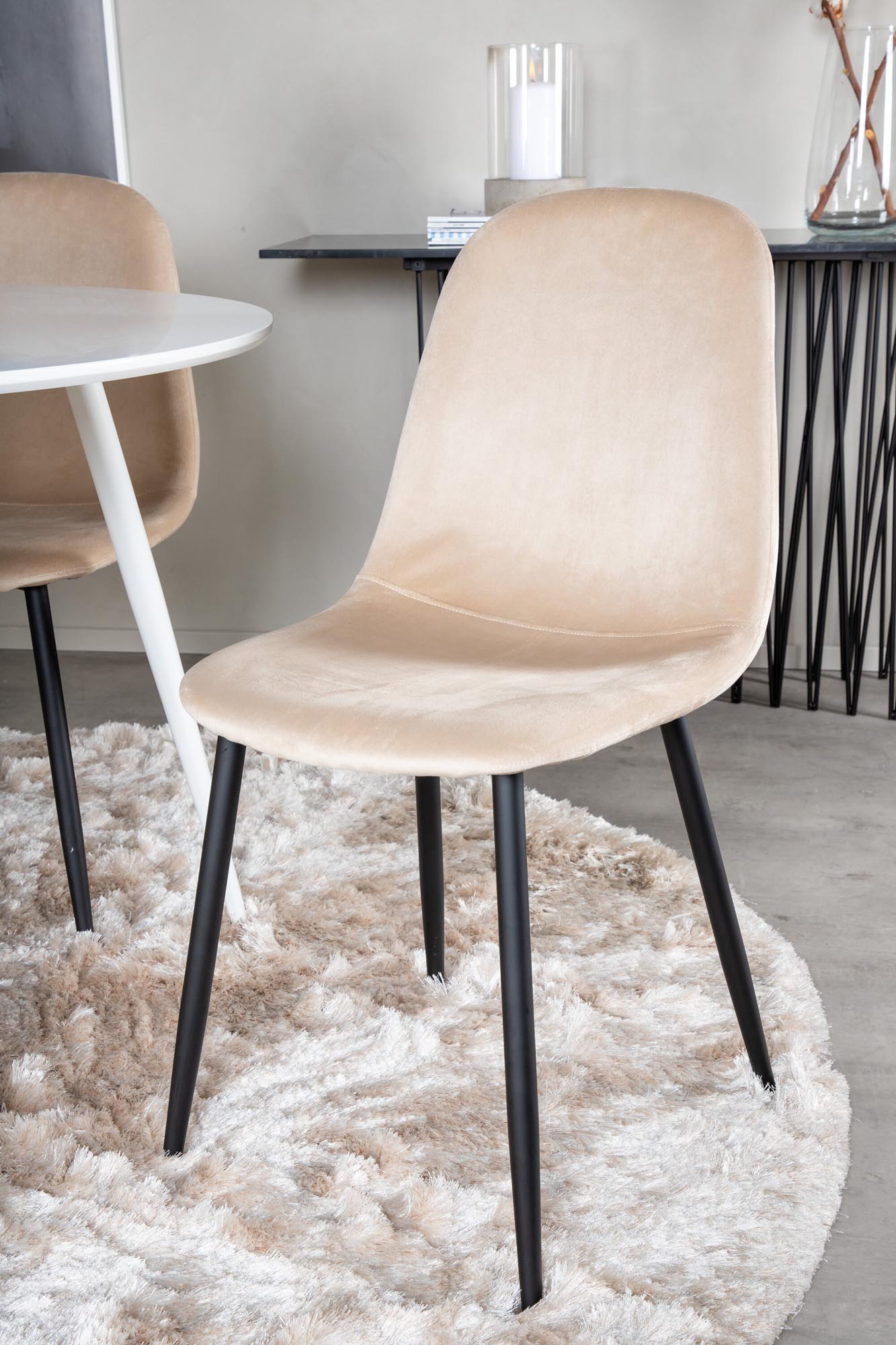 Elegantes Esszimmerset Plaza + Polar: 100cm Tisch mit 4 Stühlen.