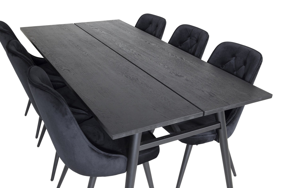 Rechteckiger Esstisch mit schwarzer Eichenplatte und Stahlbeinen, daneben zwei schwarze, gepolsterte Esszimmerstühle von Venture Home.