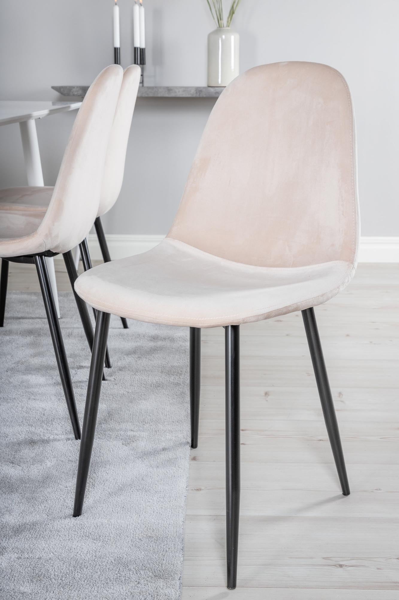 Stilvolles Polar Esszimmerset von Venture Home: 180 cm Tisch und 6 luxuriöse Samtstühle für gemütliche Essmomente.