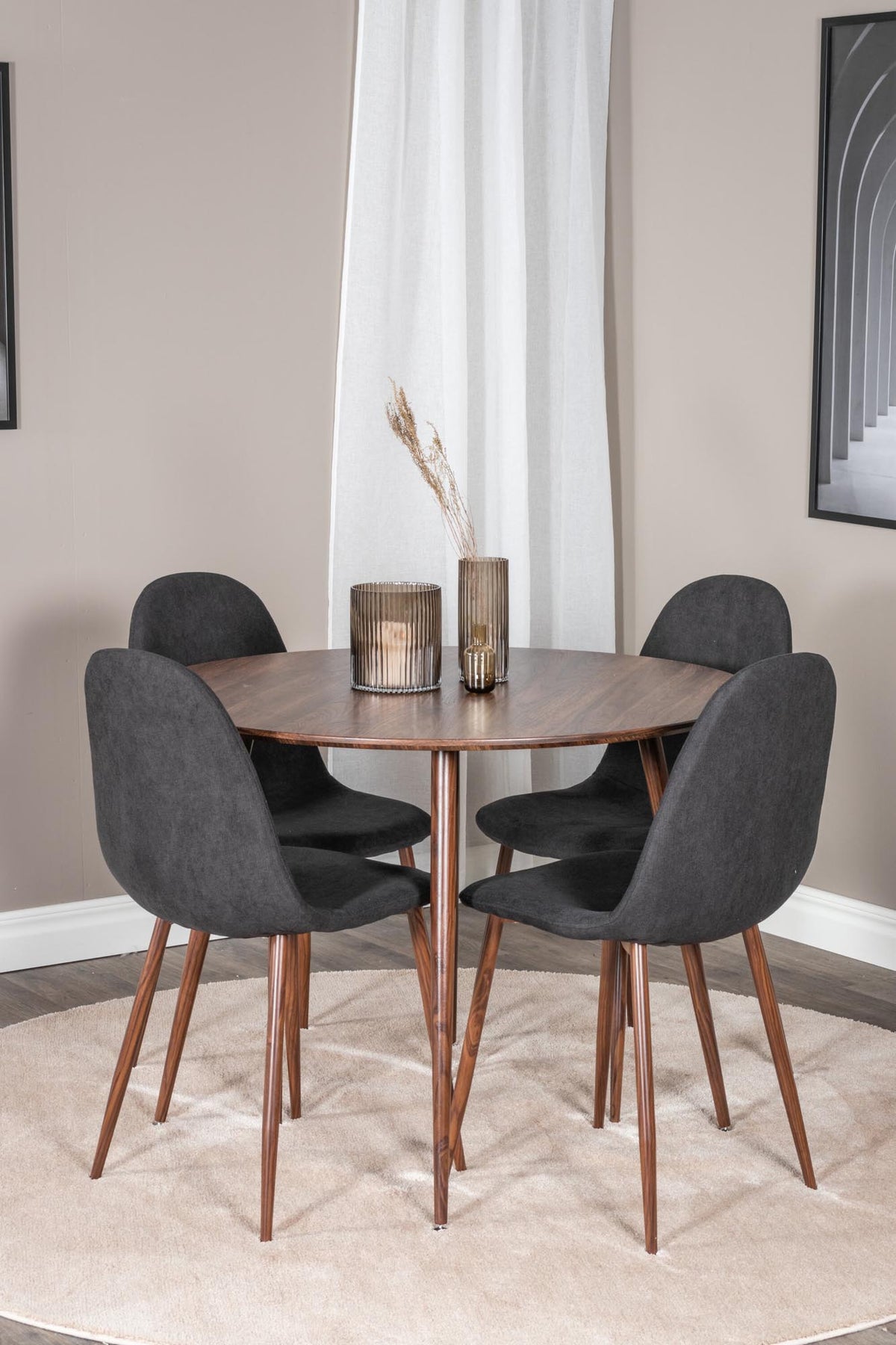 Plaza Esszimmerset + Polar ⌀100cm/4St. in Braun / Schwarz präsentiert im Onlineshop von KAQTU Design AG. Esszimmerset ist von Venture Home