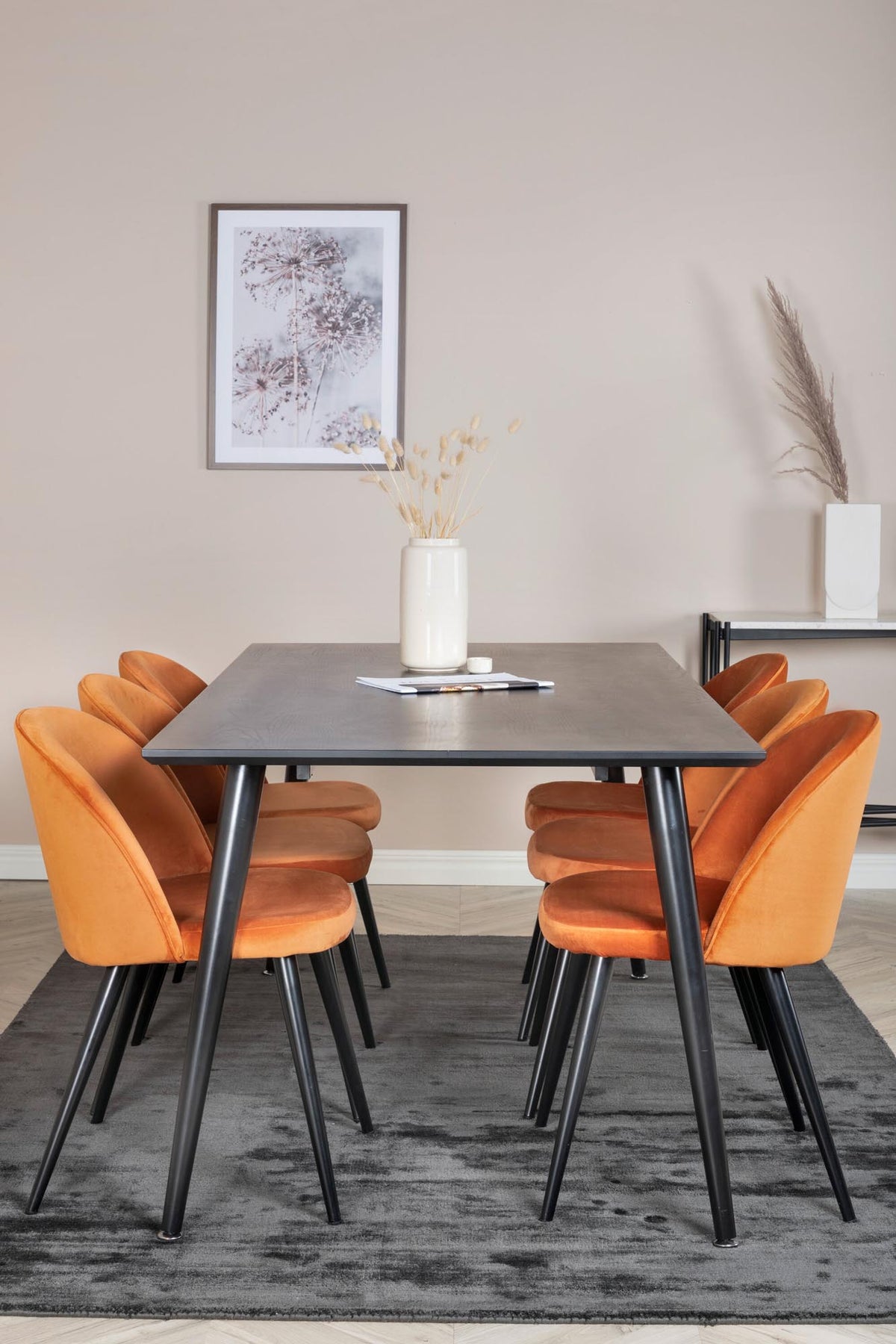 Dipp Esszimmerset + Velvet 180cm/6St. in Schwarz / Orange präsentiert im Onlineshop von KAQTU Design AG. Esszimmerset ist von Venture Home