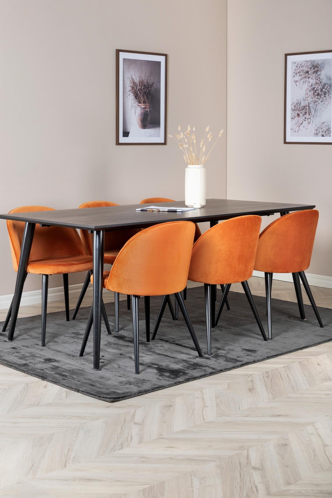 Elegantes Dipp Esszimmerset mit 180 cm Tisch und 6 luxuriösen Samt-Stühlen von Venture Home. Ideal für stilvolle Esszimmer.